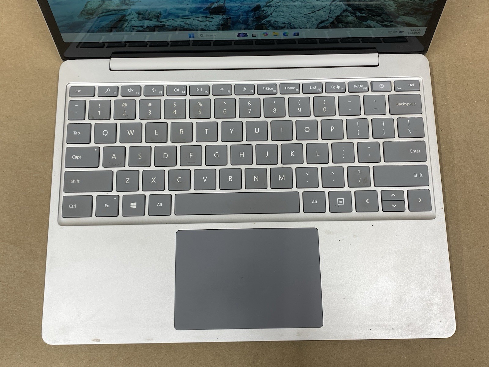 Microsoft Surface Laptop Go – 12″ – i5-1035G1 – 8GB – 128GB – Win 11 – READ