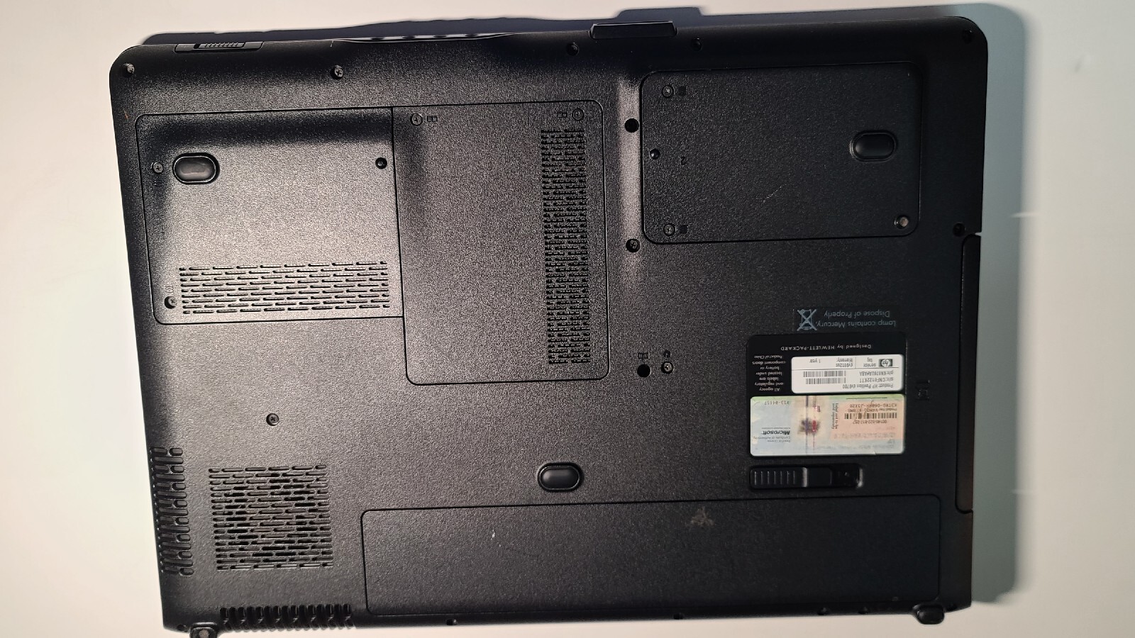 FOR PARTS / REPAIR 17″ HP Pavilion DV9700
