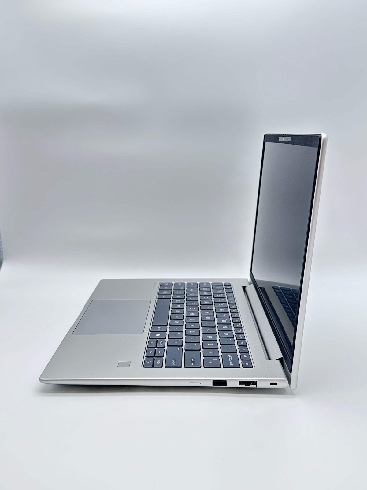 HP EliteBook 6 G1a 14″ Ryzen 5 PRO 230 32GB RAM 256GB SSD Radeon 760M Silver