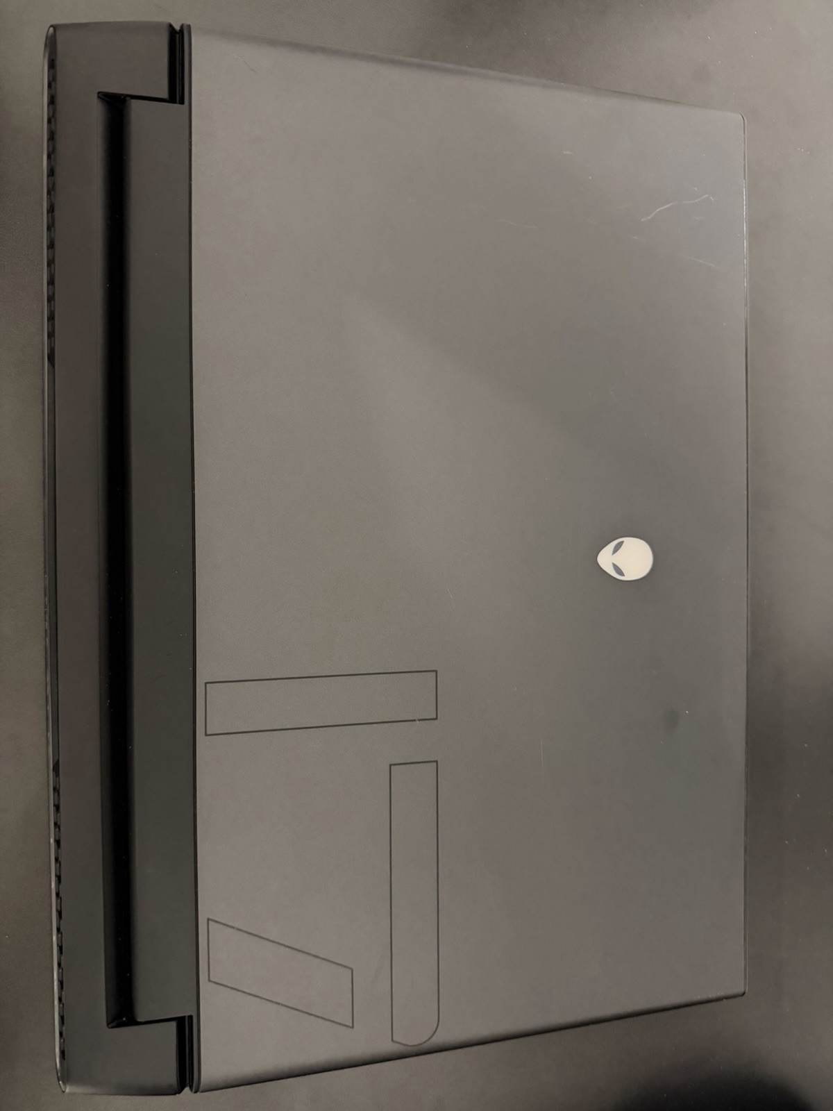 Alienware M17 R2 17.3″ i7-9750H 2.6GHz 16GB RAM 256GB SSD GeForce RTX 2070 Max-Q