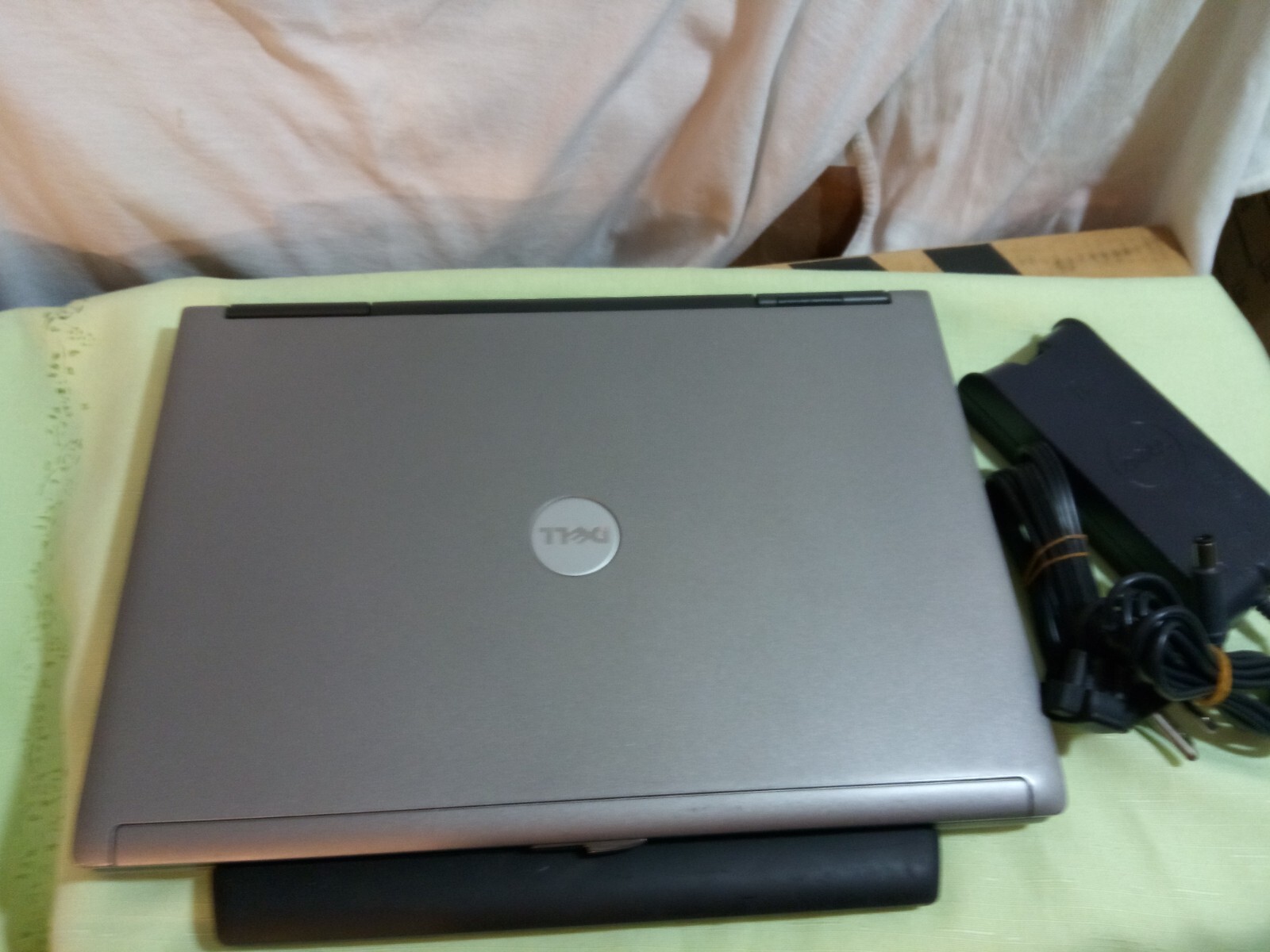 DELL LATITUDE D630 T9300 2.50GHZ 3GBRAM 500GBHDD WIN XPSP/3 OFFICE2007 1280×800