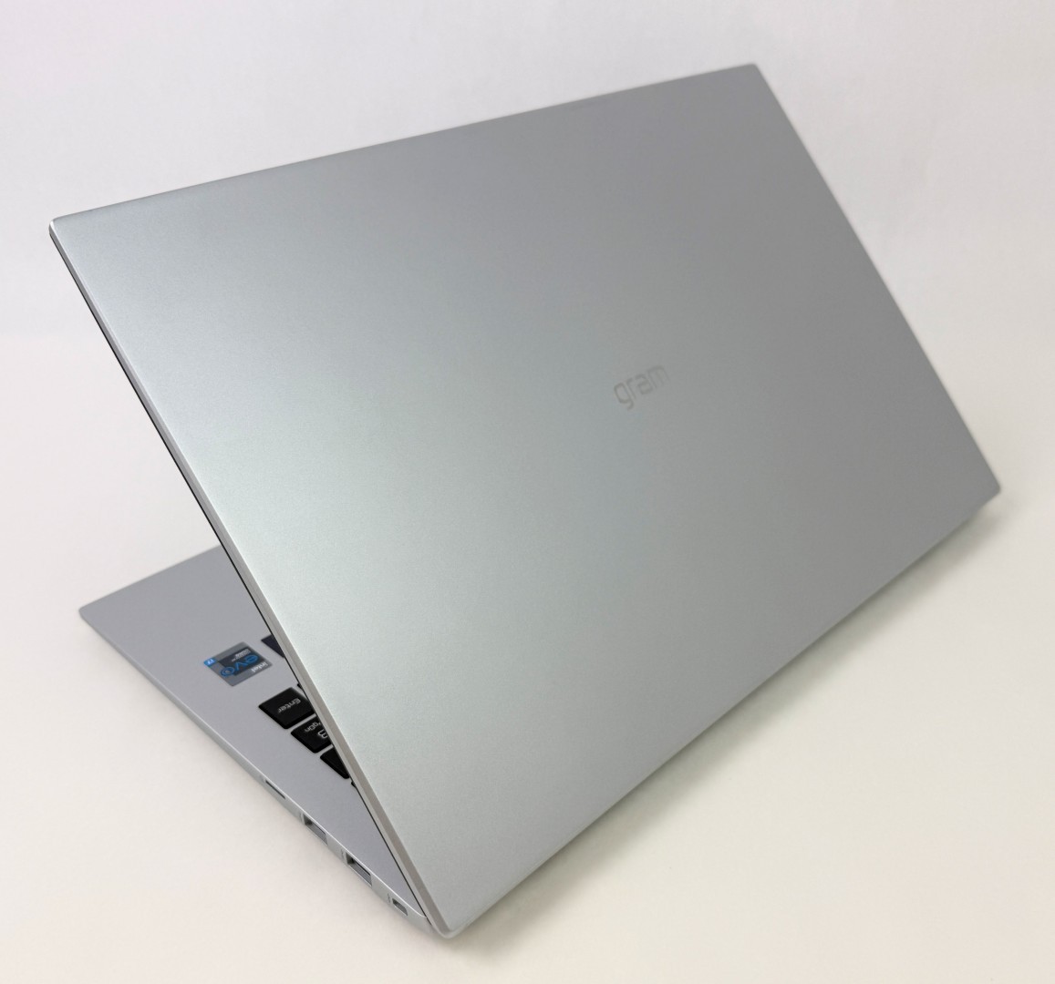 LG Gram 16Z90P 16″ 2560×1600 i7-1165G7 16GB 512GB SSD W11H