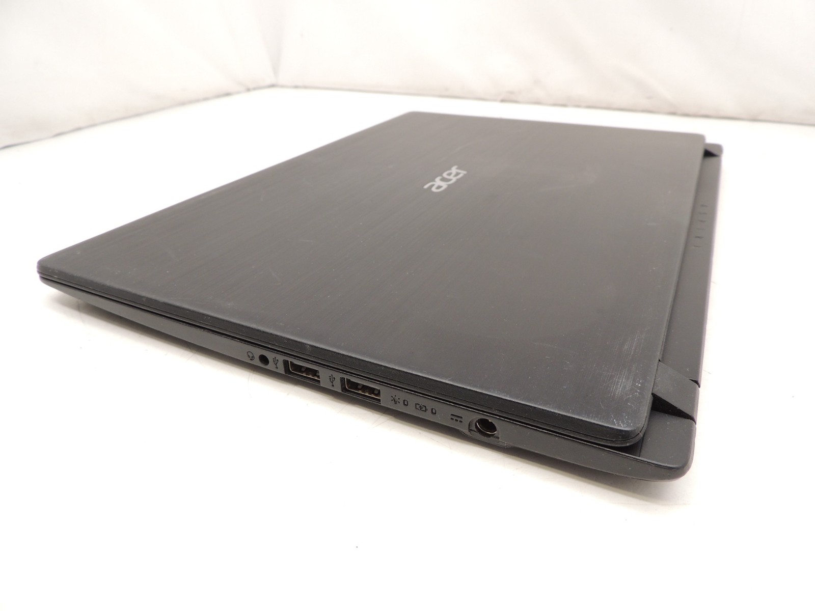 Toshiba Aspire A114 14″ Celeron N4000 4GB 64GB Webcam Windows 10 Laptop Complete