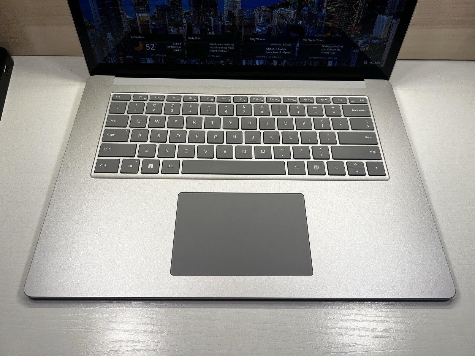 Microsoft Surface Laptop 5 15″ (256GB SSD, Intel Core i7 12th Gen. (READ)