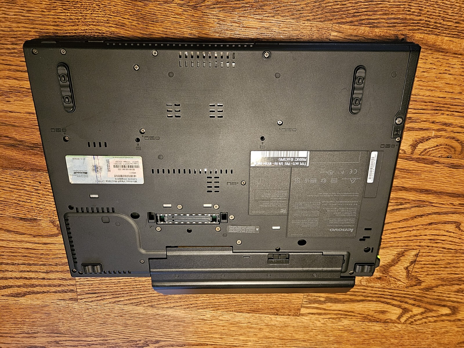 ThinkPad T400 4 GB/250 GB HDD/14″ 1280×800/ Windows XP. Ready to Use