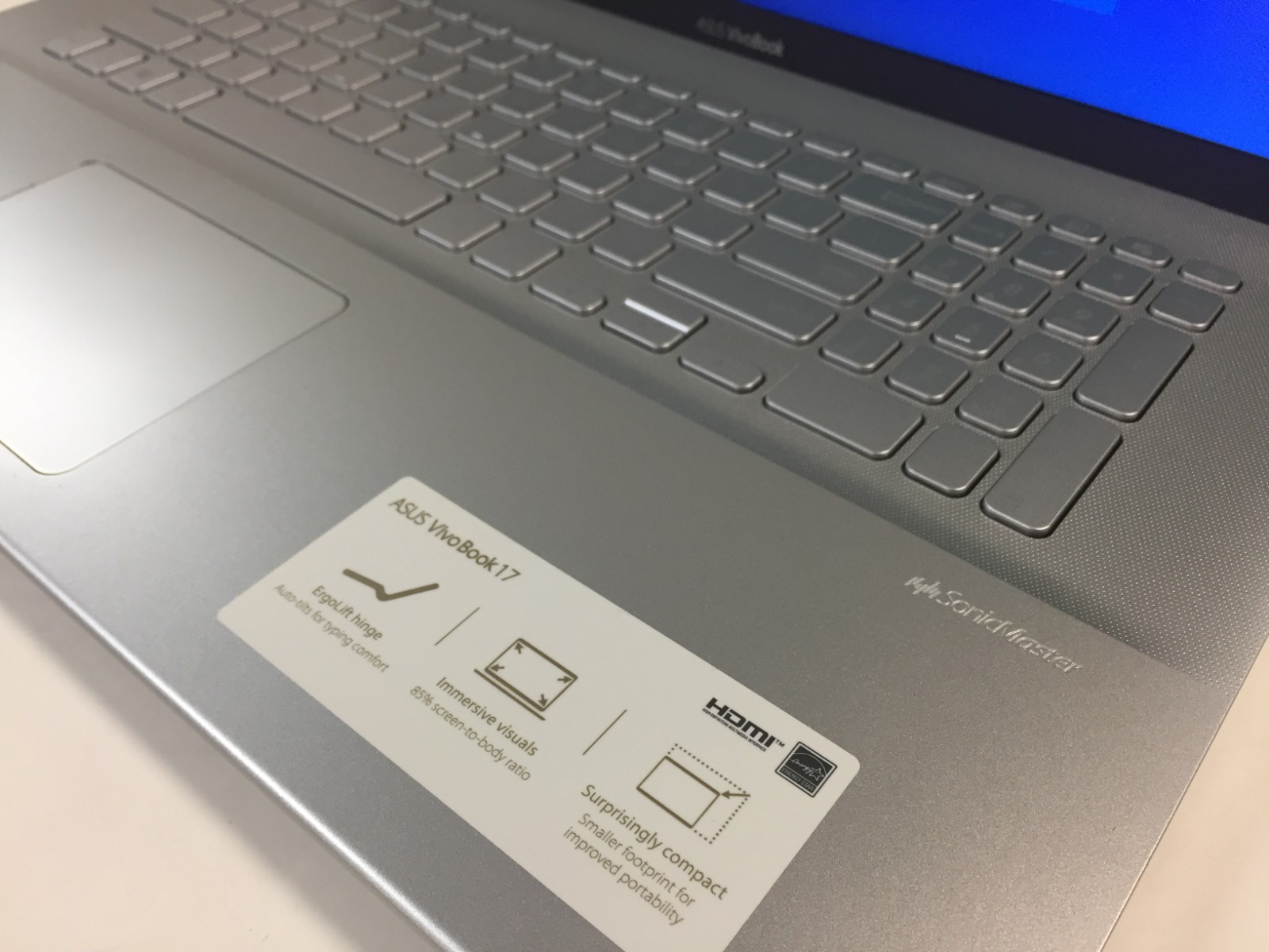 ASUS Vivobook X712J 17.3″ HD+ LAPTOP/i7-1065G7/16GB RAM/1TB SSD/W10H, Silver