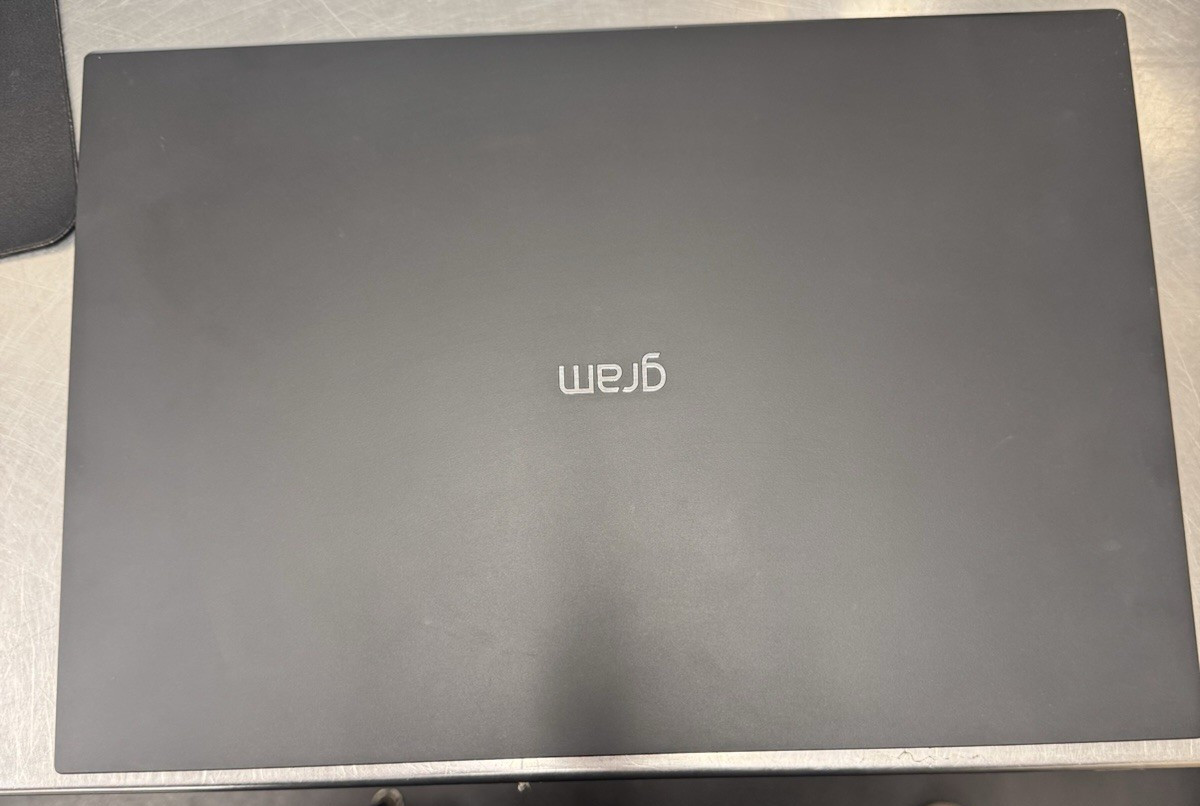 LG Gram 17Z90T-H 17″ i7-1360P 2.2GHz 16GB RAM 1TB SSD