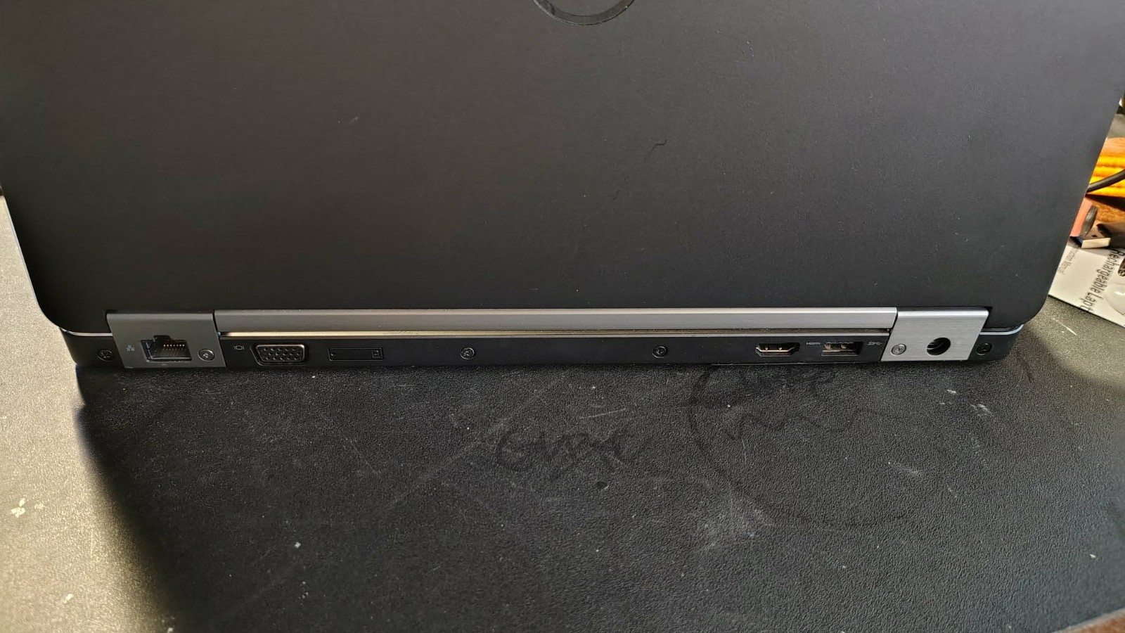 Dell Latitude e5470lm Linux Mint i3 6th 8GB 256GB SSD – NEW BATTERY