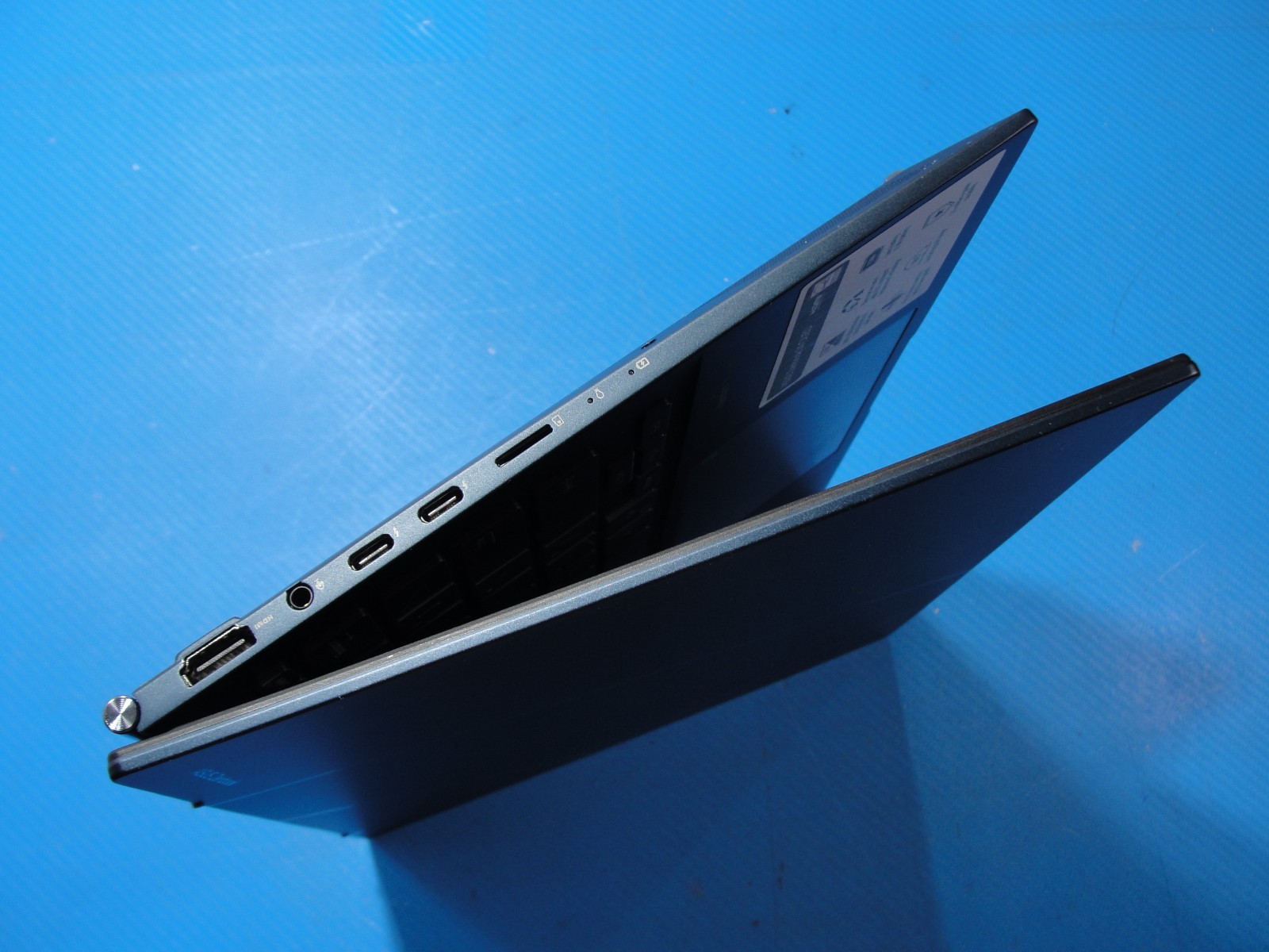 Asus ZenBook 14 OLED UX3402ZA i5-1240P 1.7GHz 8GB 256GB SSD 14″ 2.8K Win11