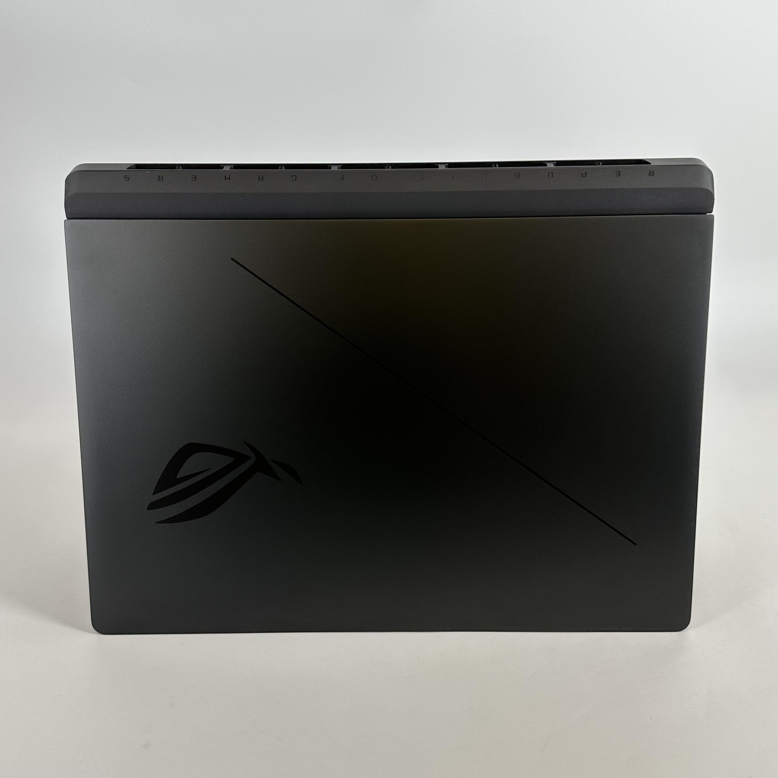 Asus ROG Strix G16 G615 165Hz FHD+ 2.2 GHz i7-14650HX 16GB 1TB SSD RTX 5050
