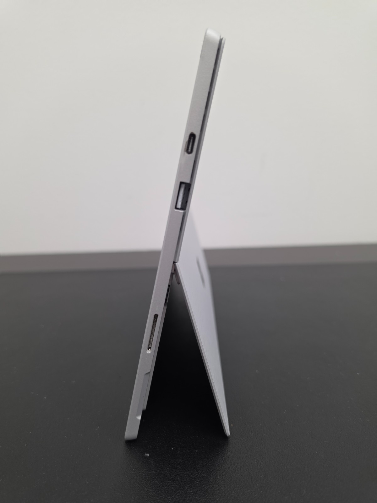 Microsoft Surface Pro 7+ i5-1135G7 16GB Ram 256GB SSD Win 11 Pro