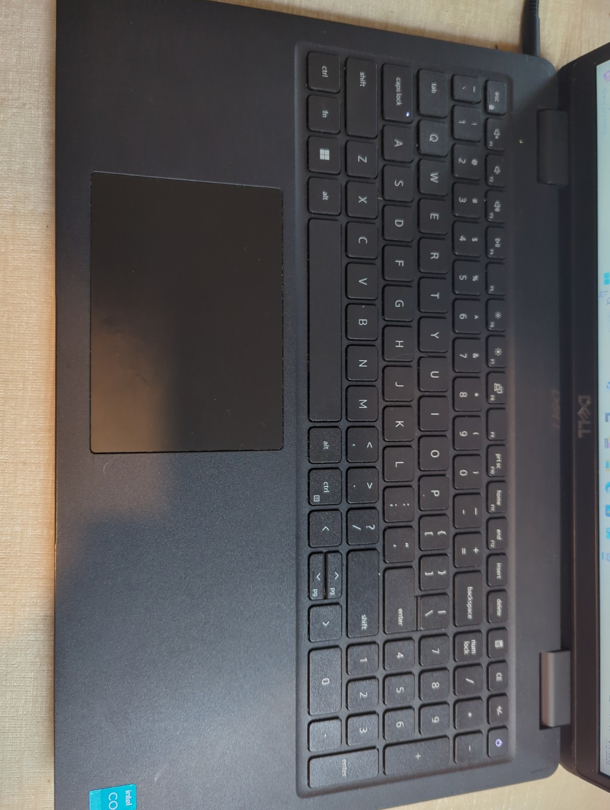 Latitude 3520 i3