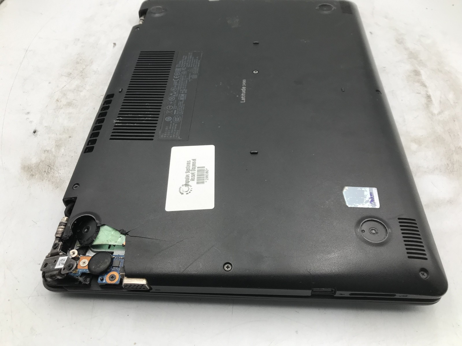 DELL LATITUDE 3490 – FOR PARTS/NO POWER – INTEL I3 8TH GEN – NO RAM – NO OS – BB