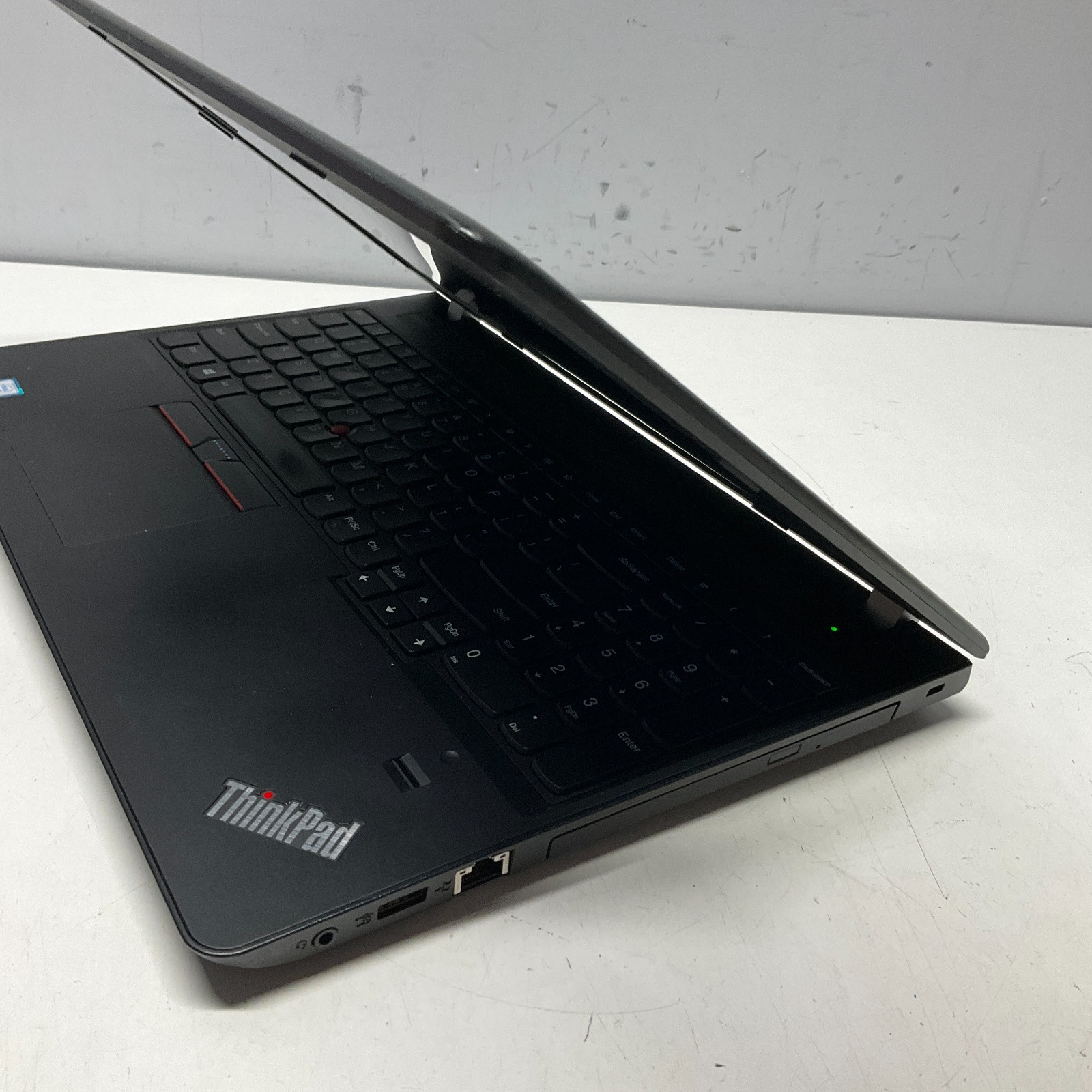 Lenovo ThinkPad E570 15.6” FHD i5-7200U 2.50GHz 8GB RAM 240GB SSD Windows 10 Pro