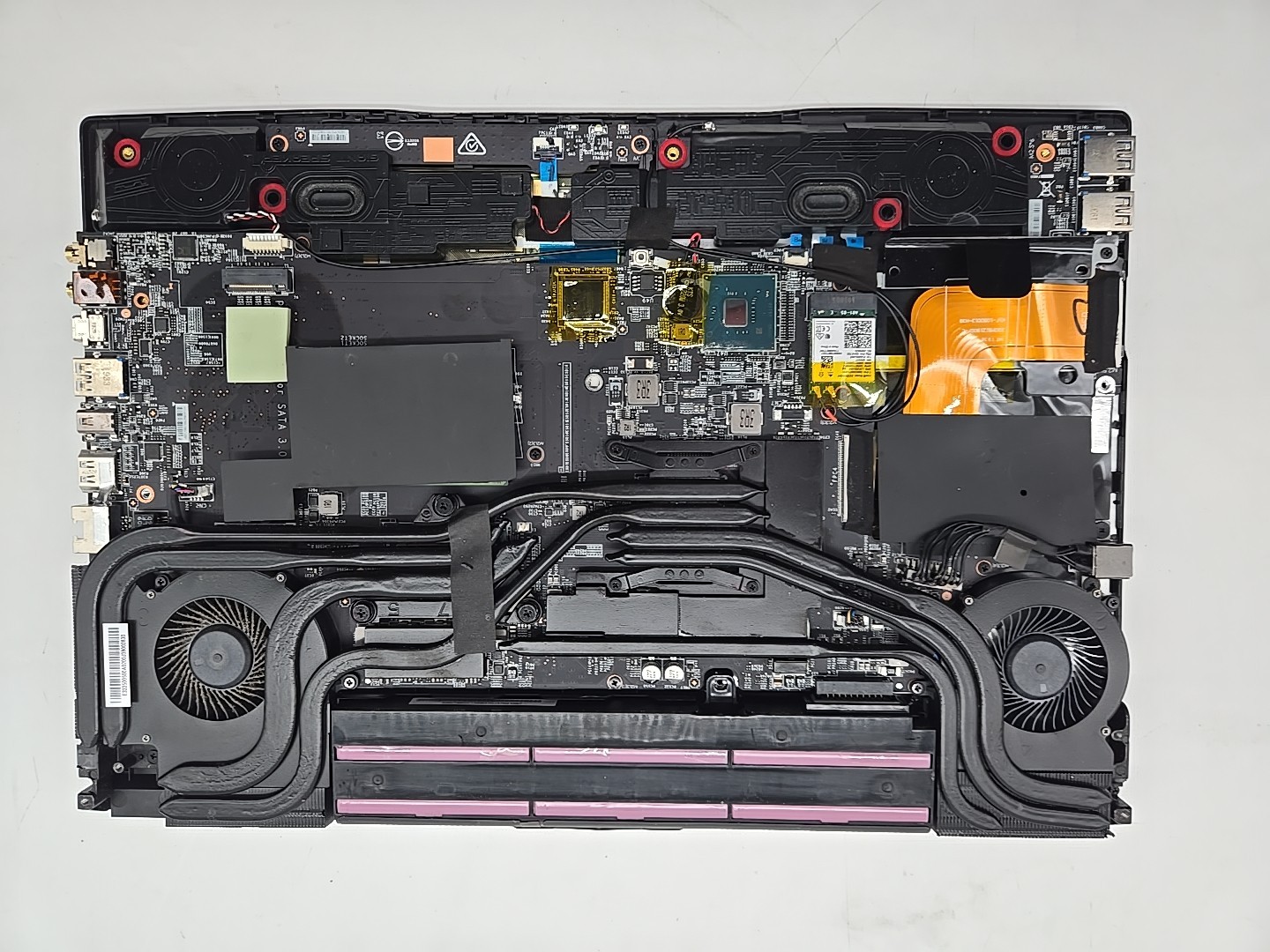 MSI WE65 9TI MS-16U2 15.6″ i7-9750H @2.6GHz, 16 RAM, No SSD, No OS