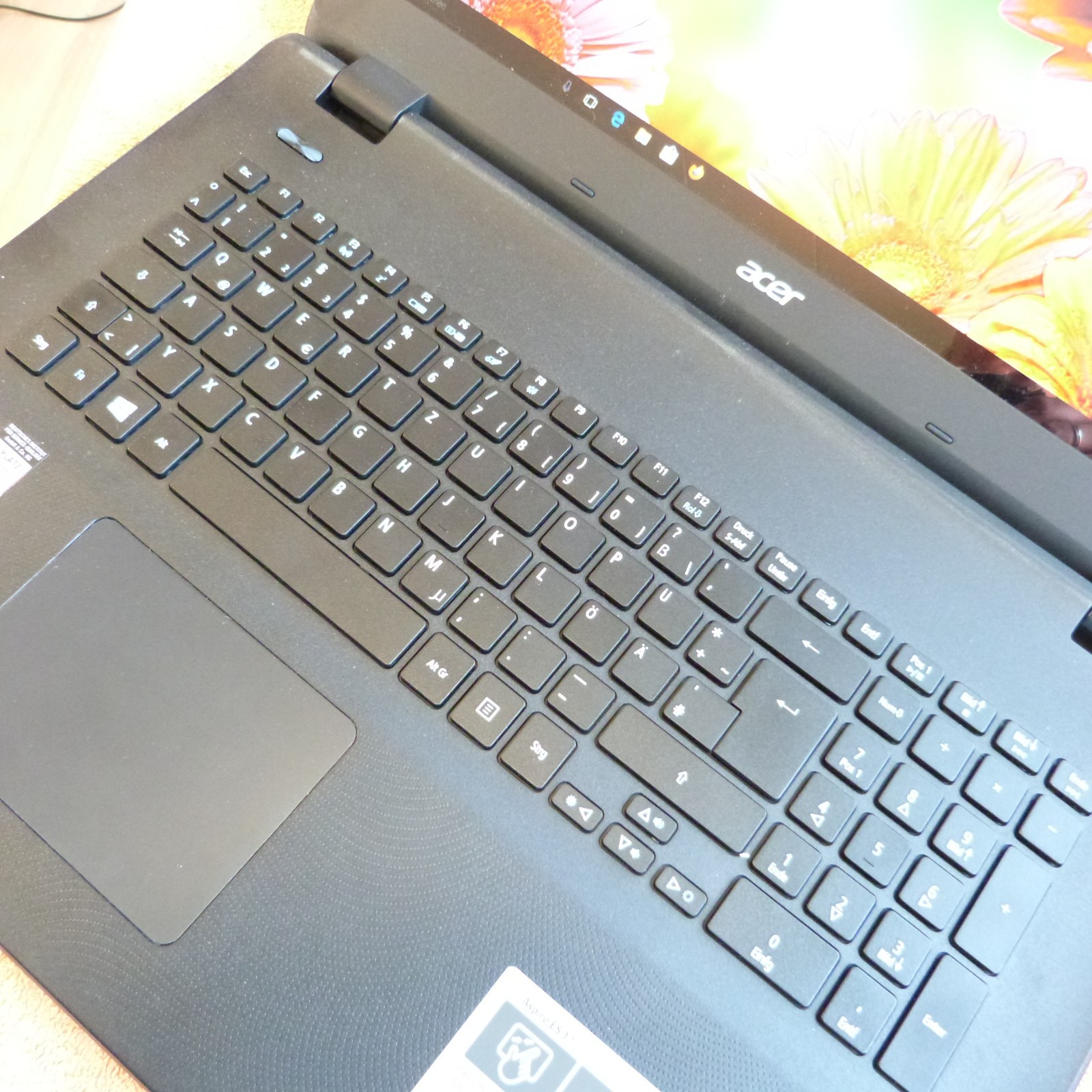 Acer ES1 731 UltraBook 17 inch HDPLUS l SSD Windows 10 l QUAD CORE HDMI USB3 XXL