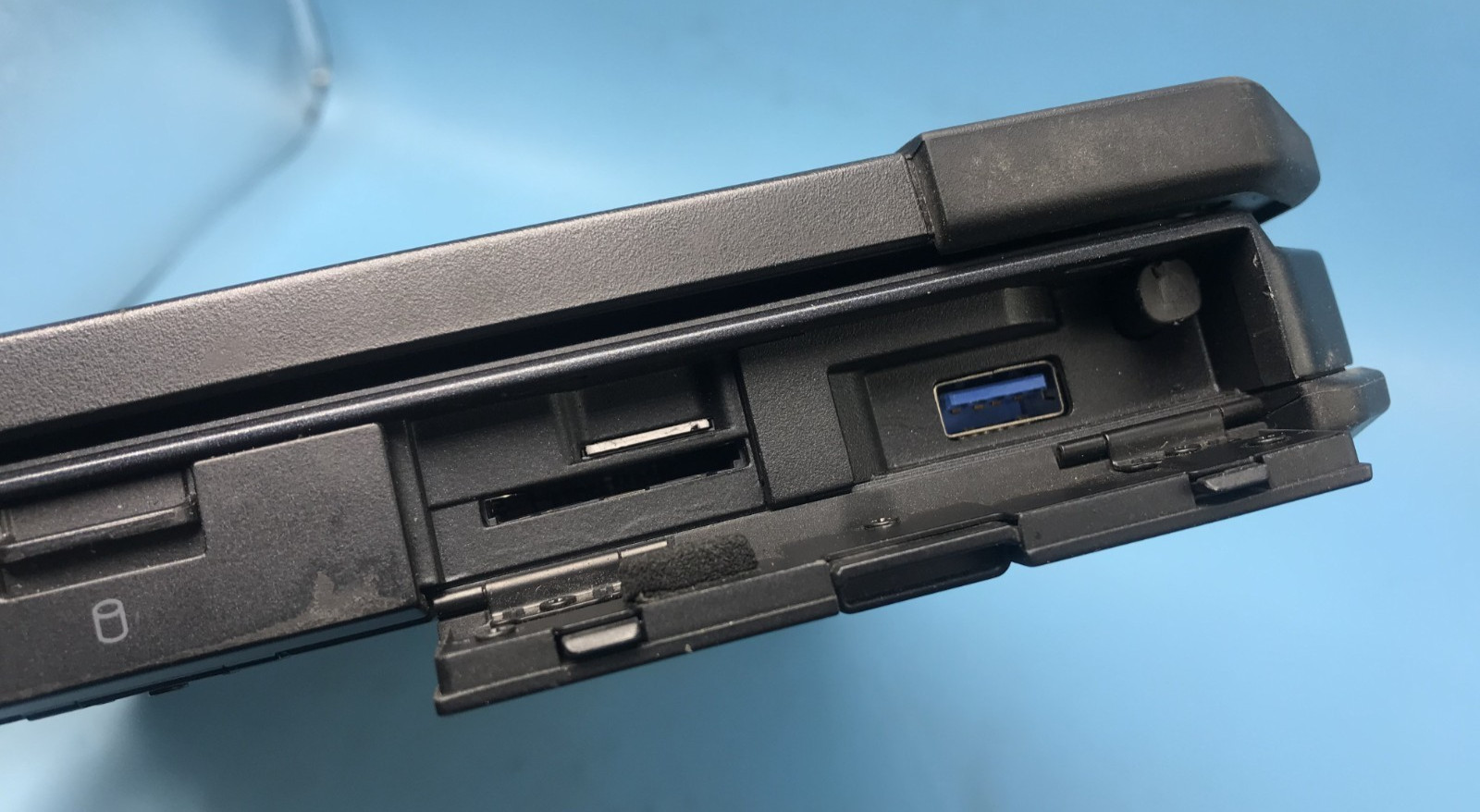 Dell Latitude 5420 Rugged 14″ Touch Core i7-8650U 1.90GHZ 16GB RAM 256GB SSD