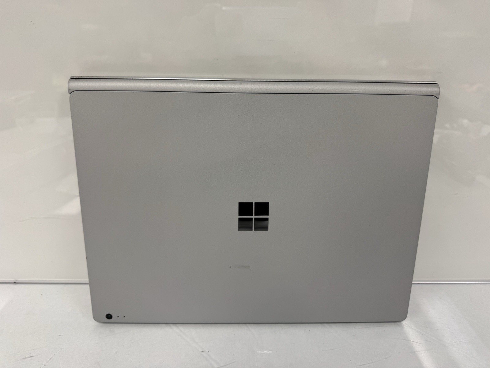 Microsoft Surface Book 1st Gen. 13.5″ Intel i5-6300U @2.40GHz 8GB Ram 256GB SSD