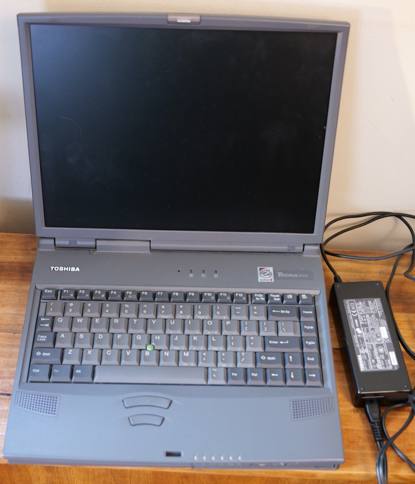 Vintage laptop toshiba tecra 8000, 192MB, 10G HD