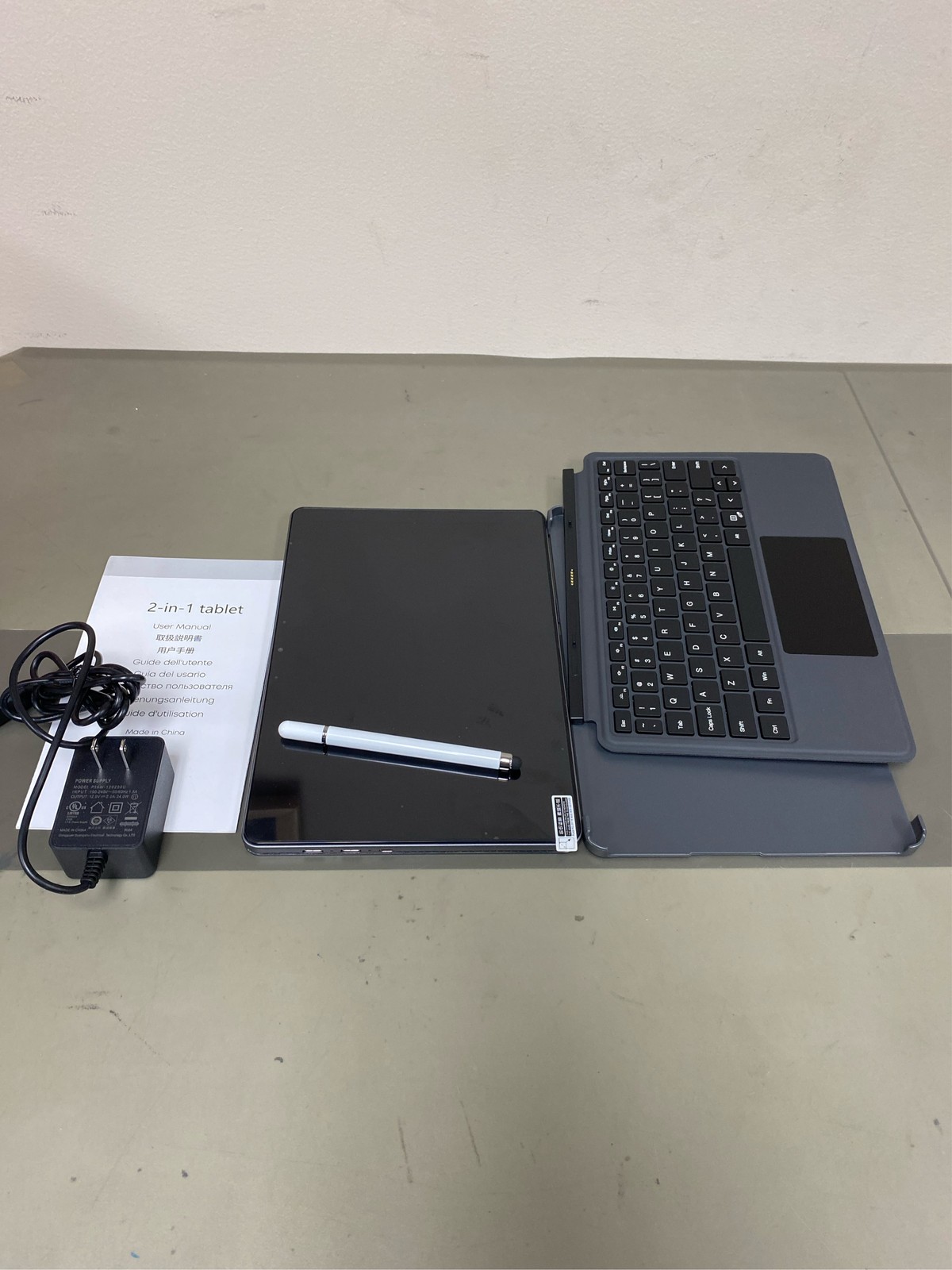 10.1 inch 2 in 1 laptop 12 GB DDR3 256GB SSD, M3-8100Y processor (up to 3.40GHz)