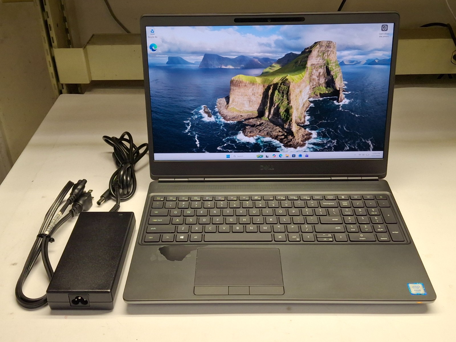Dell Precision 7550 15.6″ Laptop XEON W-10885M 2.4GHz 32GB Ram 512GB SSD Win11P