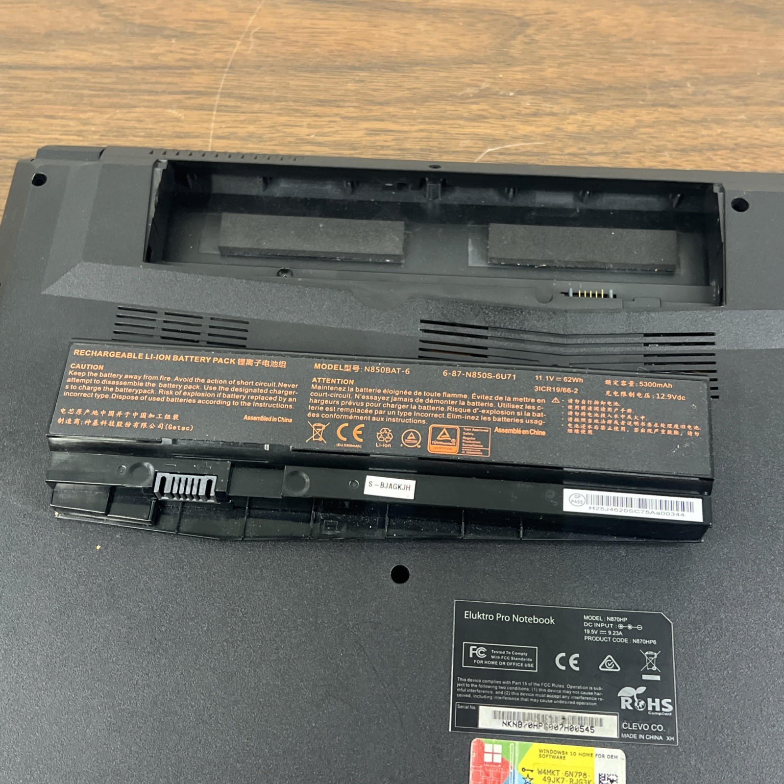 Eluktronics Eluktro Pro N870HP 17.3″ Core i7-7700HQ 2.8GHz Laptop – Barebones