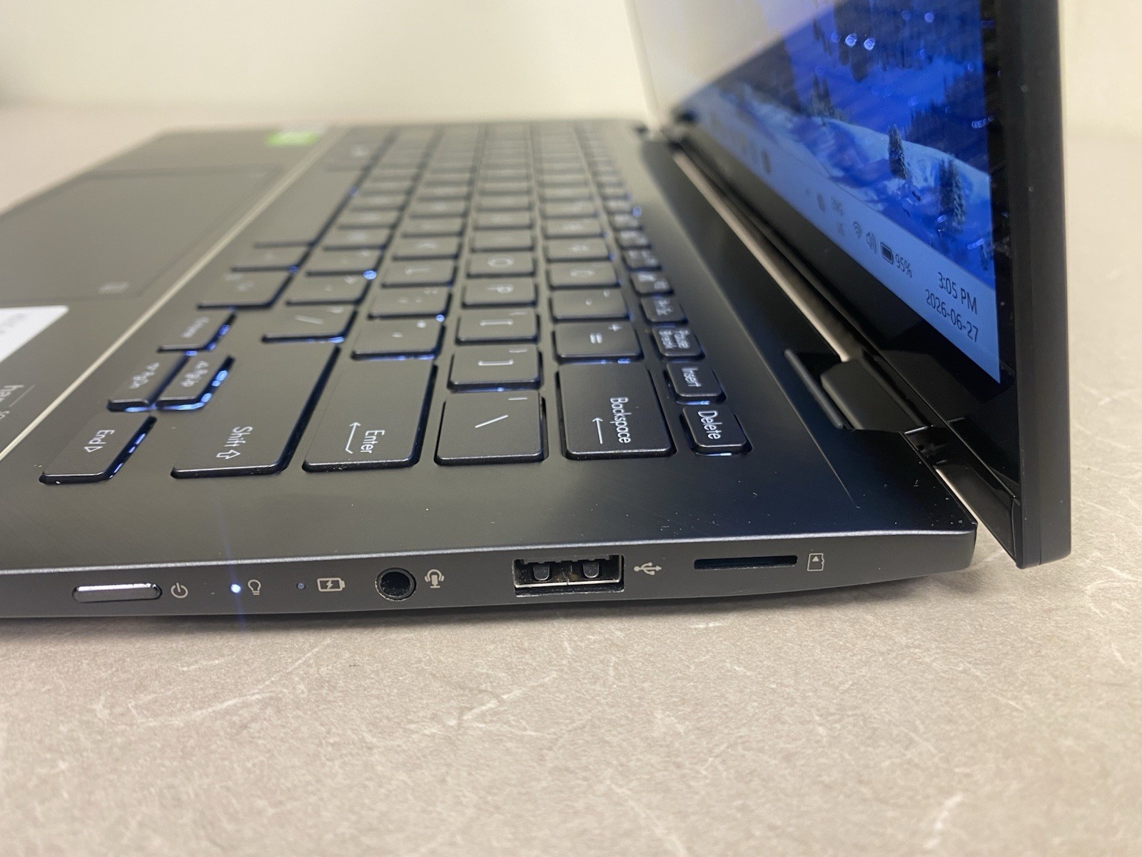 Asus ZenBook Q427FL TOUCH (i7-10th gen, 16GB RAM , 512 SSD) GeForce MX250 2 GB