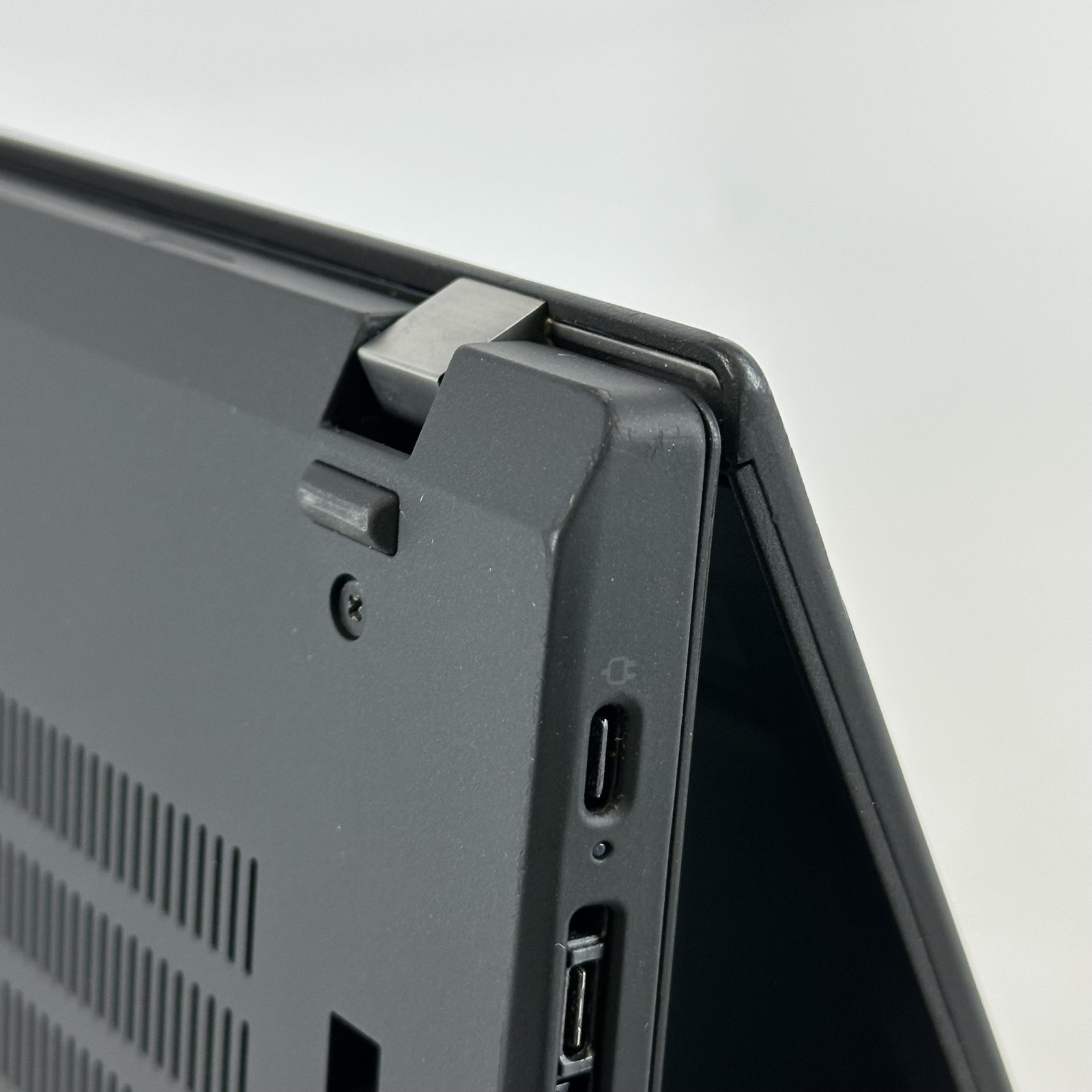 Lenovo ThinkPad T14 Gen 1 Black HD 2.1 GHz Ryzen 5 PRO 4650U 16GB 256GB SSD Good