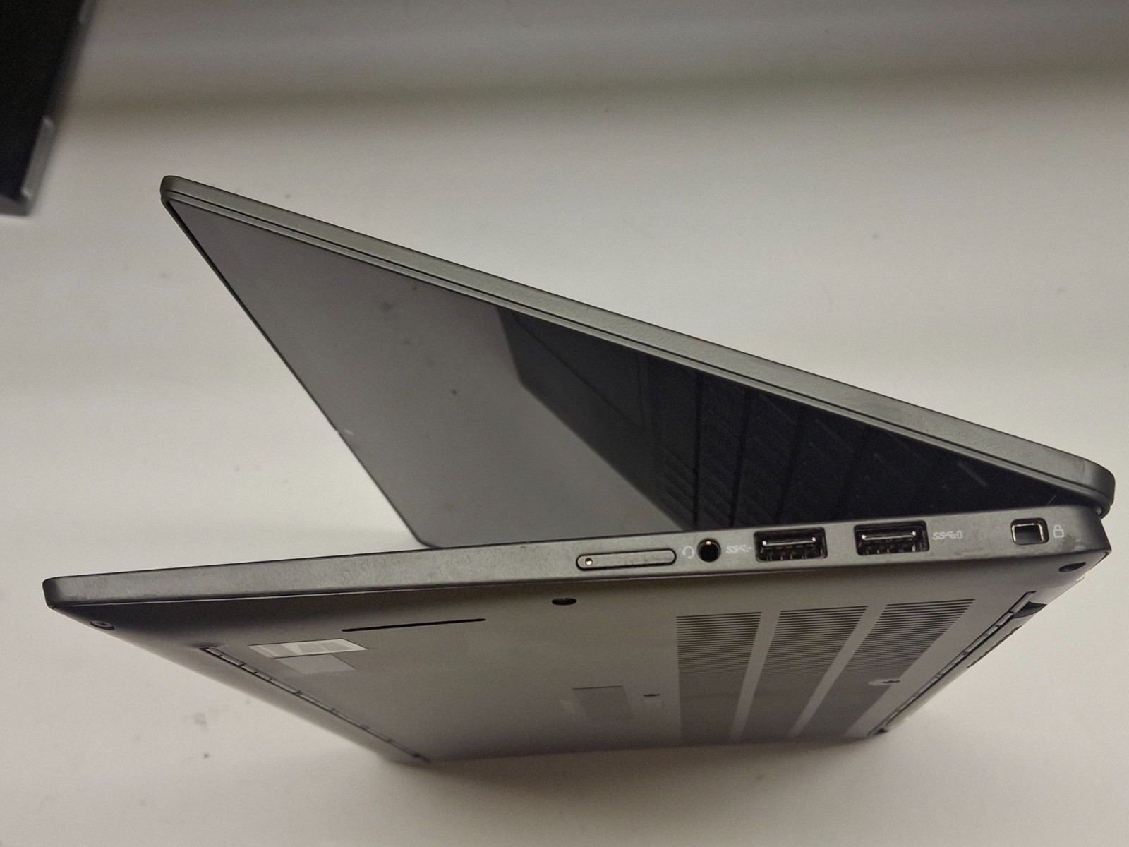 Dell Latitude 7410 14″ 2-in-1 Touch Intel i7-10810U 32GB Ram 512GB NVMe Win11P