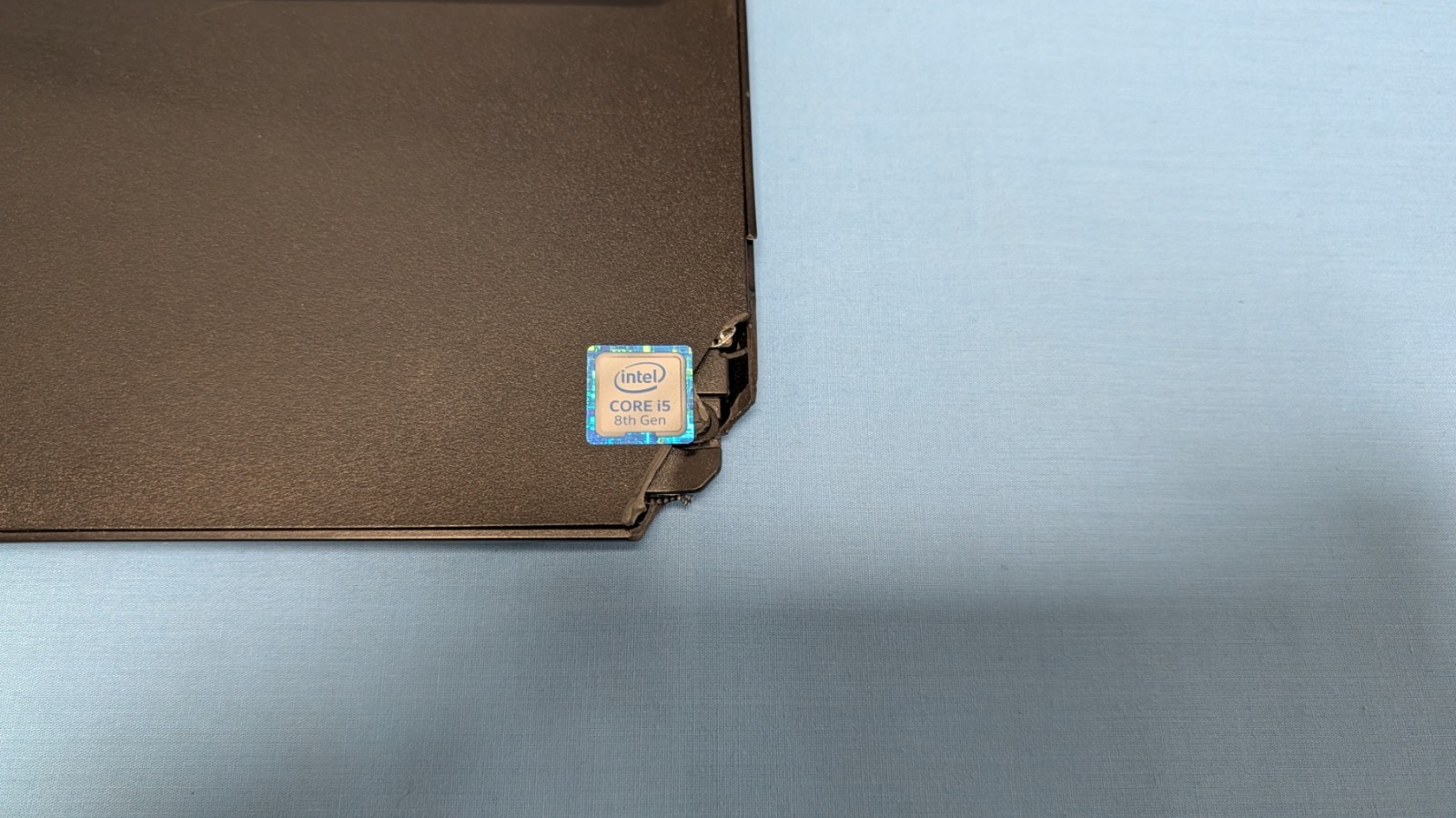 DELL LATITUDE 3590 – INTEL i5-8250U 8GB RAM 500GB COSMETIC ISSUES READ!