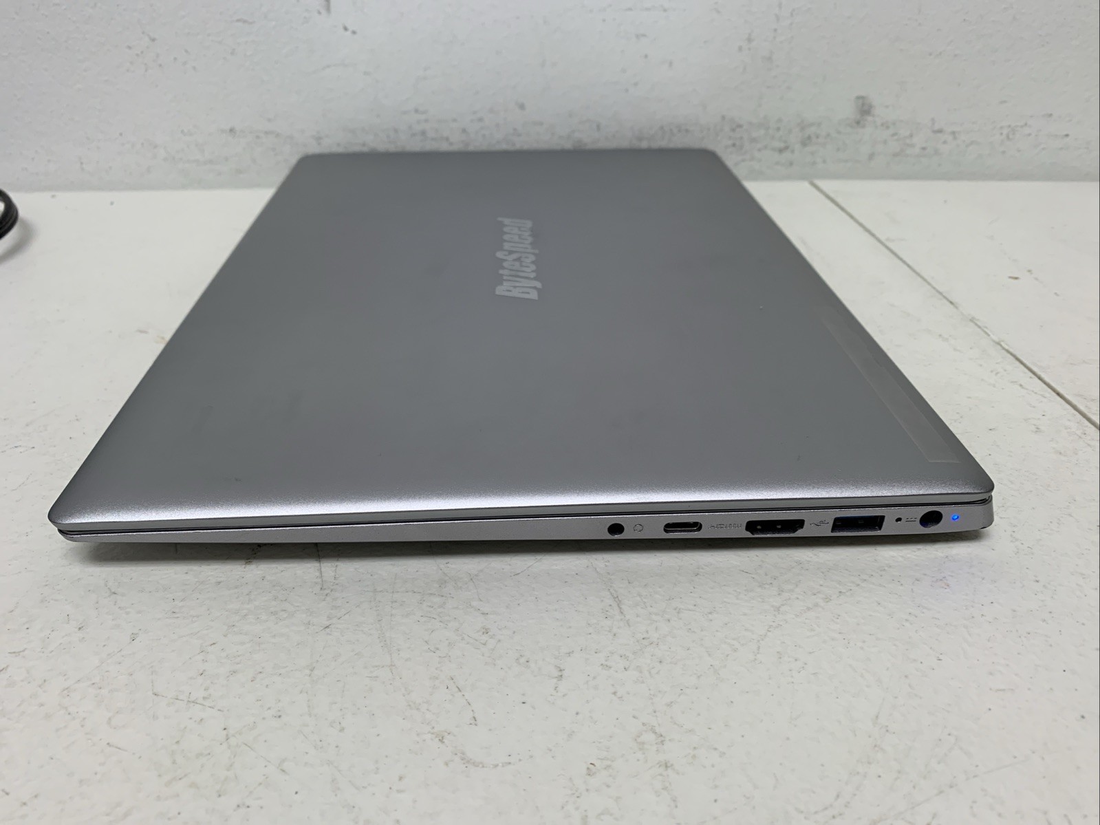 ByteSpeed W1 15.6″ i3-8130U 8GB Ram 256GB SSD Windows 11 Pro