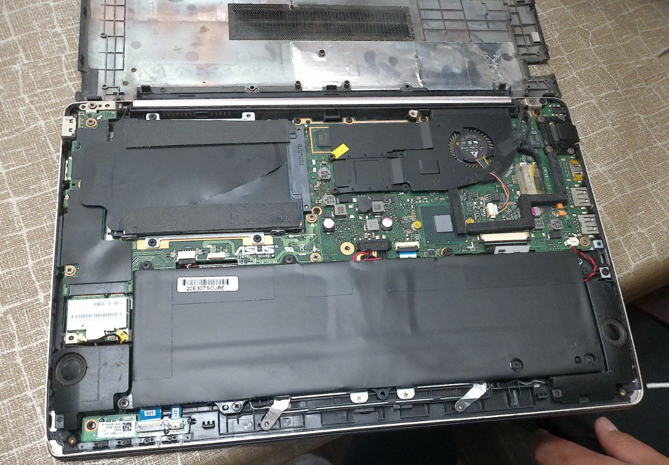 ASUS VivoBook X202E-DH31T 11.6in (Read Description)