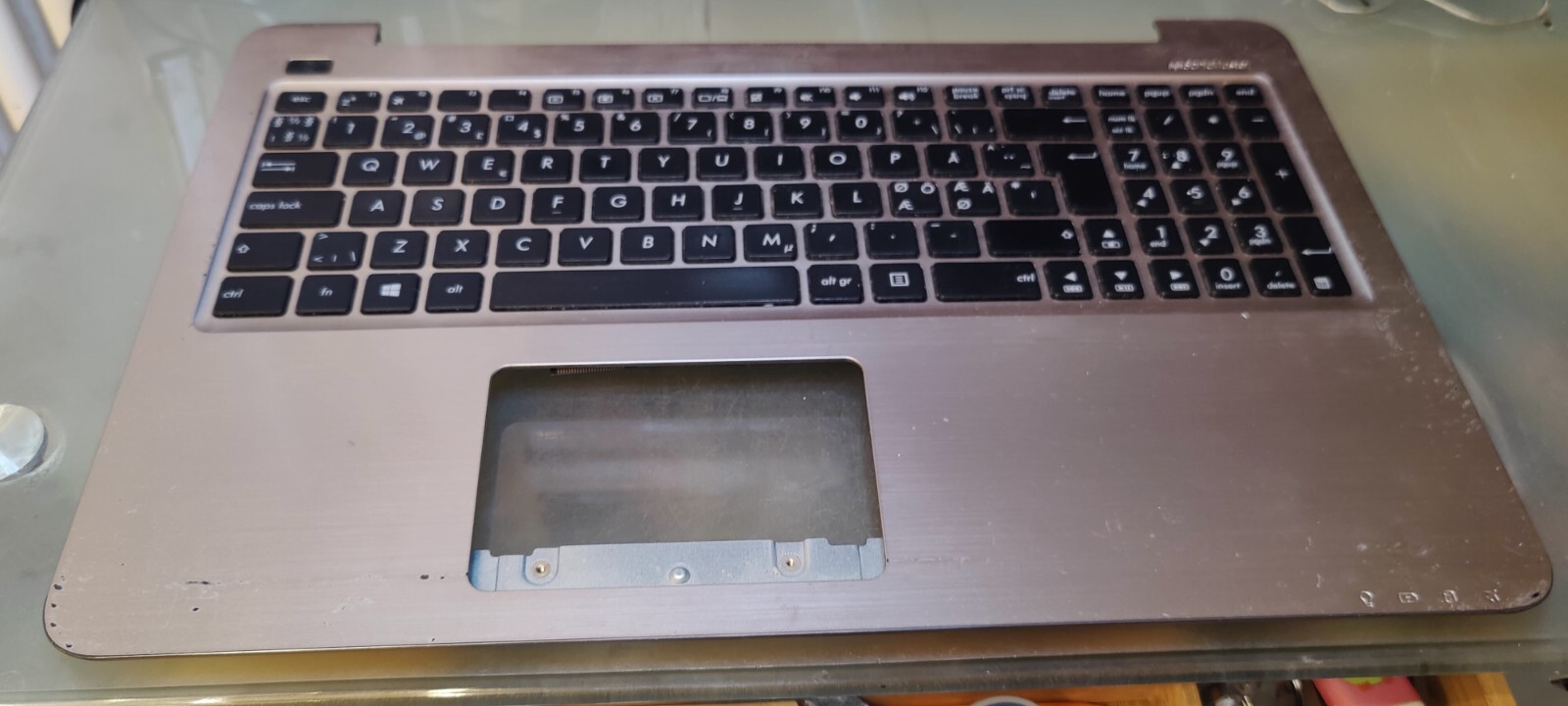 ASUS X556U F556U A556U K556U SCOCCA PALMREST 13NB0BG3AP0101 13N0-UAA0801