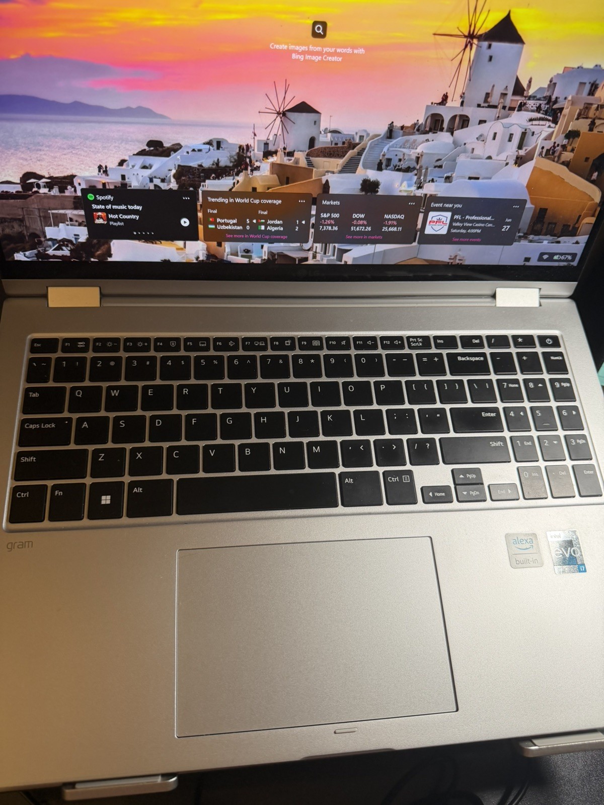 LG gram 2-in-1 16″ Touchscreen Intel Evo Laptop – 12th Gen Intel Core i7-1260P