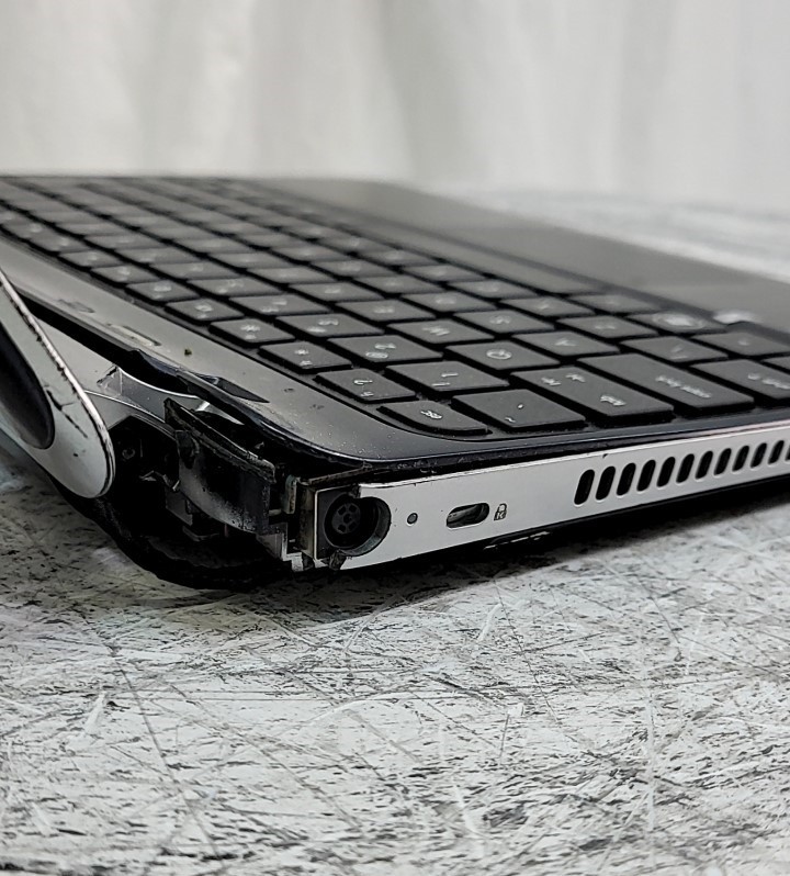 HP 3115M LJ527UT#ABA Laptop AMD E-300 APU RADEON GRAPHICS 4GB 320GB SEE NOTES