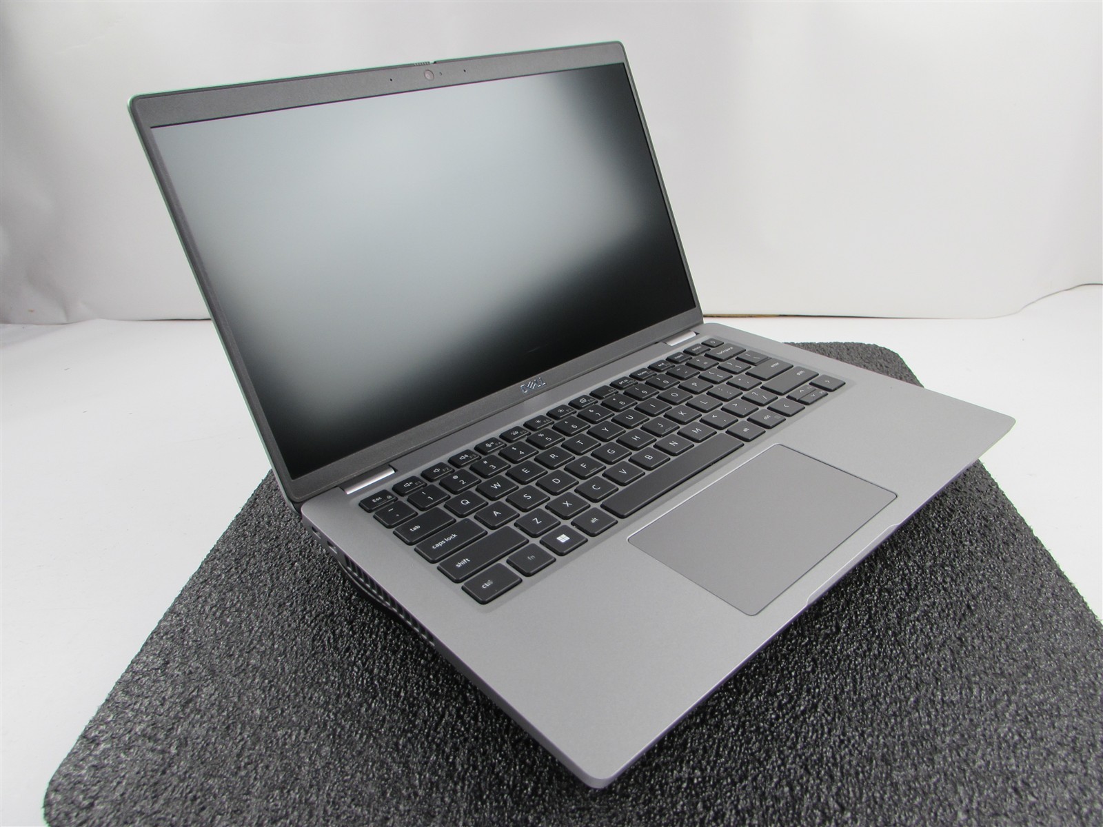 DELL LATITUDE 5430 1920X1080 FHD CORE I7-1265U 256GB SSD NO RAM NO O.S