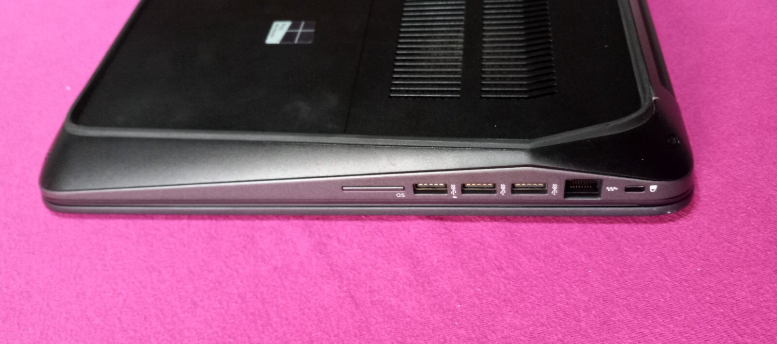 HP ZBook 17 G4 laptop I7-7820HQ 2.9-3.9Ghz 16GB/512GB NVIDIA P3000 1771Mhz AX200