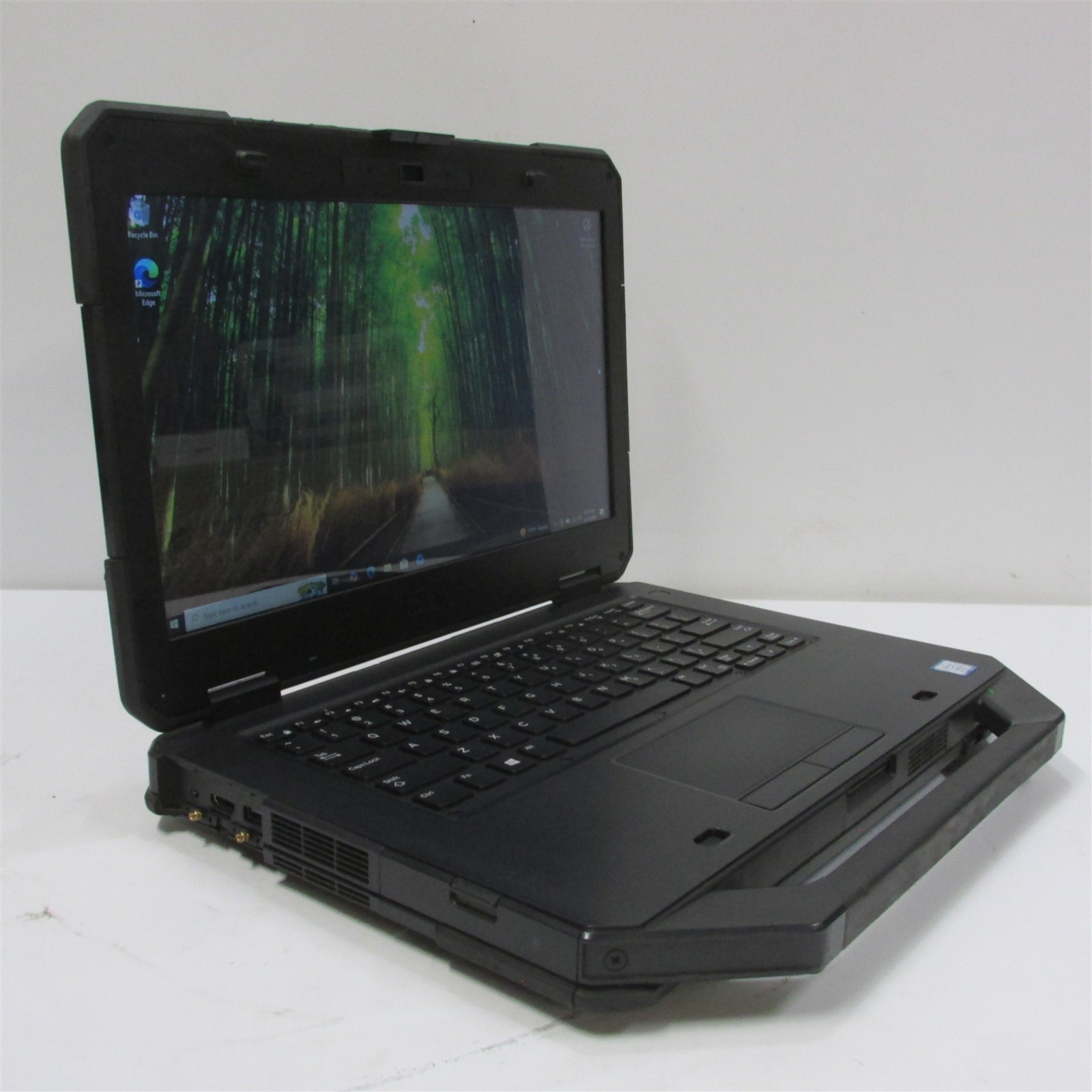 Dell Latitude 5414 i5-6300U 2.4GHz 8GB RAM 250GB m.2 14″ Windows 10 Pro COSM DMG