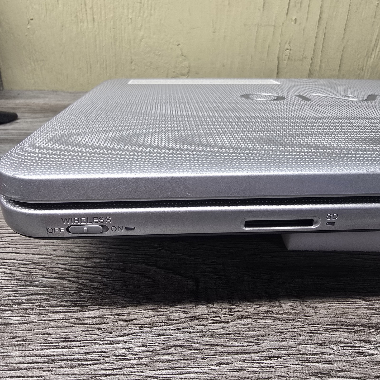 Sony VAIO Notebook PC VGN-NS110E 15.4 AMD Athlon 64 X2 2GB No Charger