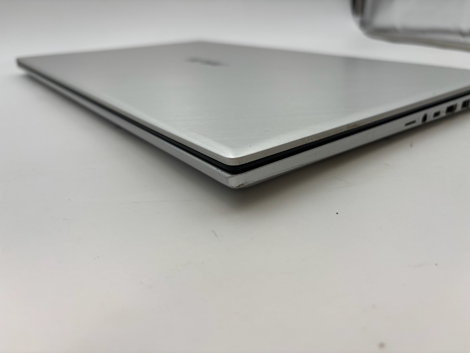 Asus VivoBook S712JA 17.3″ 256 GB SSD 8 GB RAM i5-1035G1 Windows 10 READ