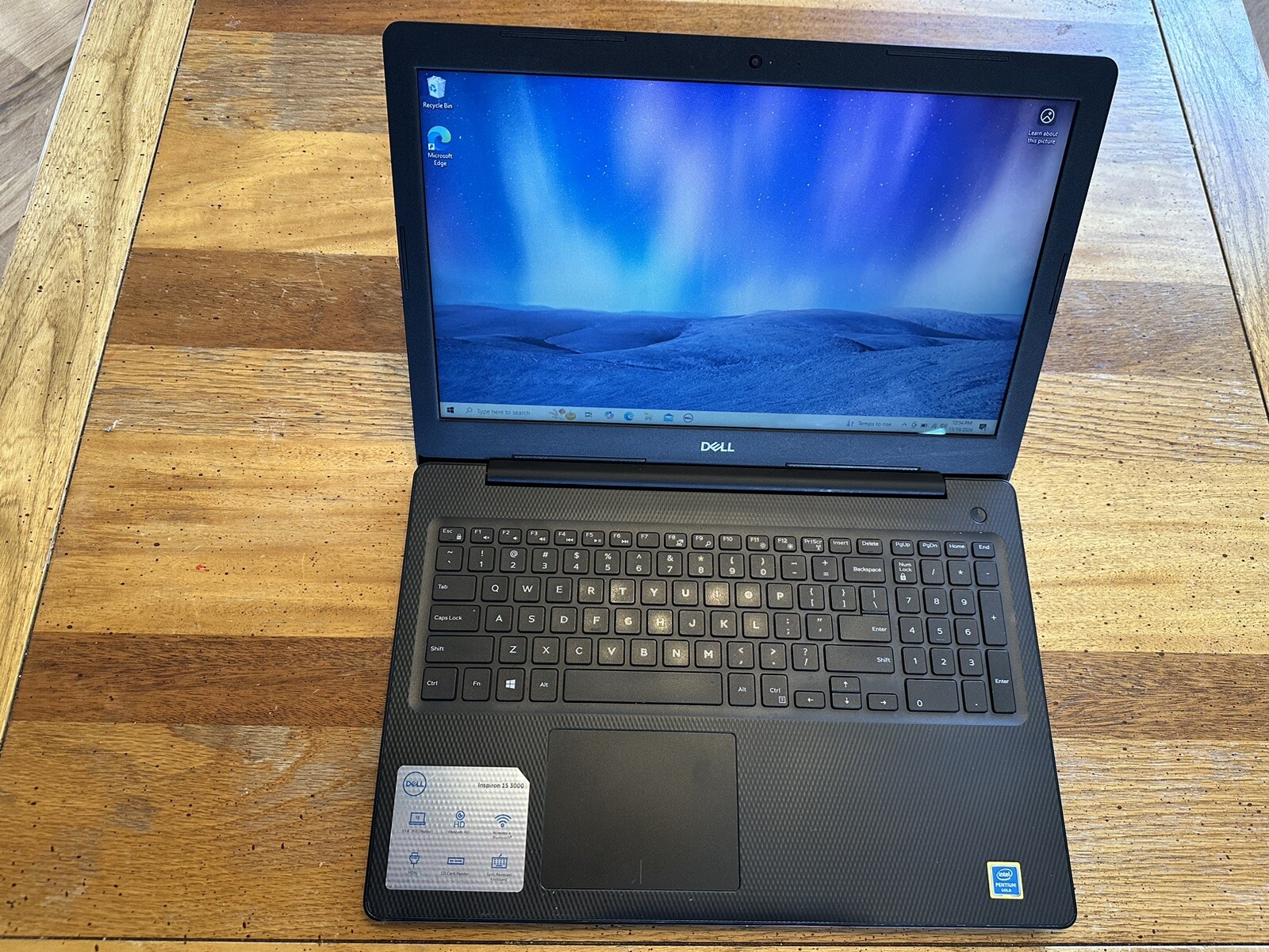Dell Inspiron 15 3583 Windows10 Pentium Gold 2.30GHz 8GB RAM 128GB SSD W/Charger