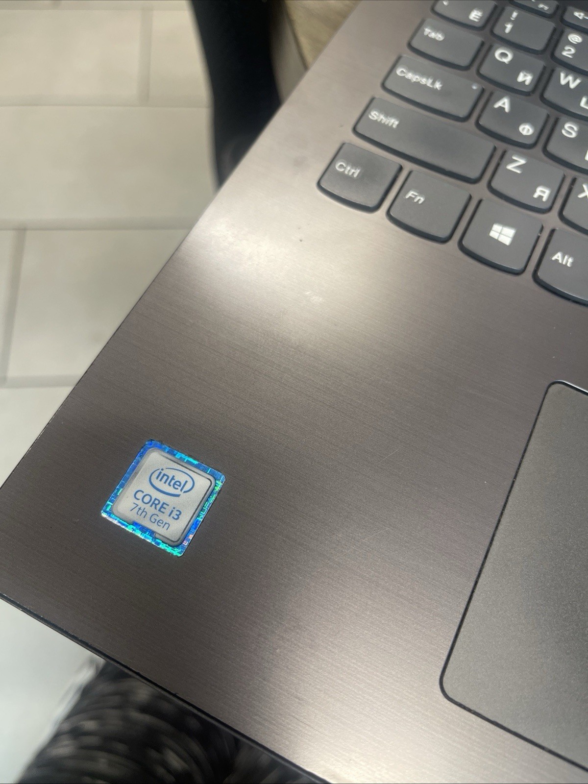 Lenovo Intel Core i3-7100 CPU. Version 1511