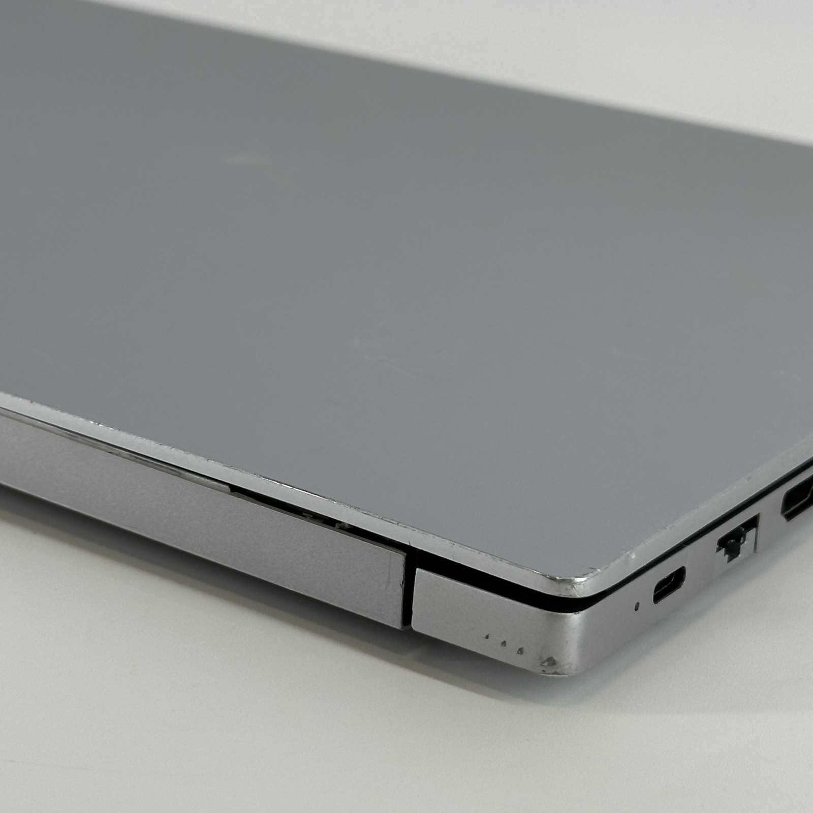 Samsung Galaxy Book4 15 Silver FHD 1.8 GHz Core 7 150U 16GB 512GB SSD FRAME GA