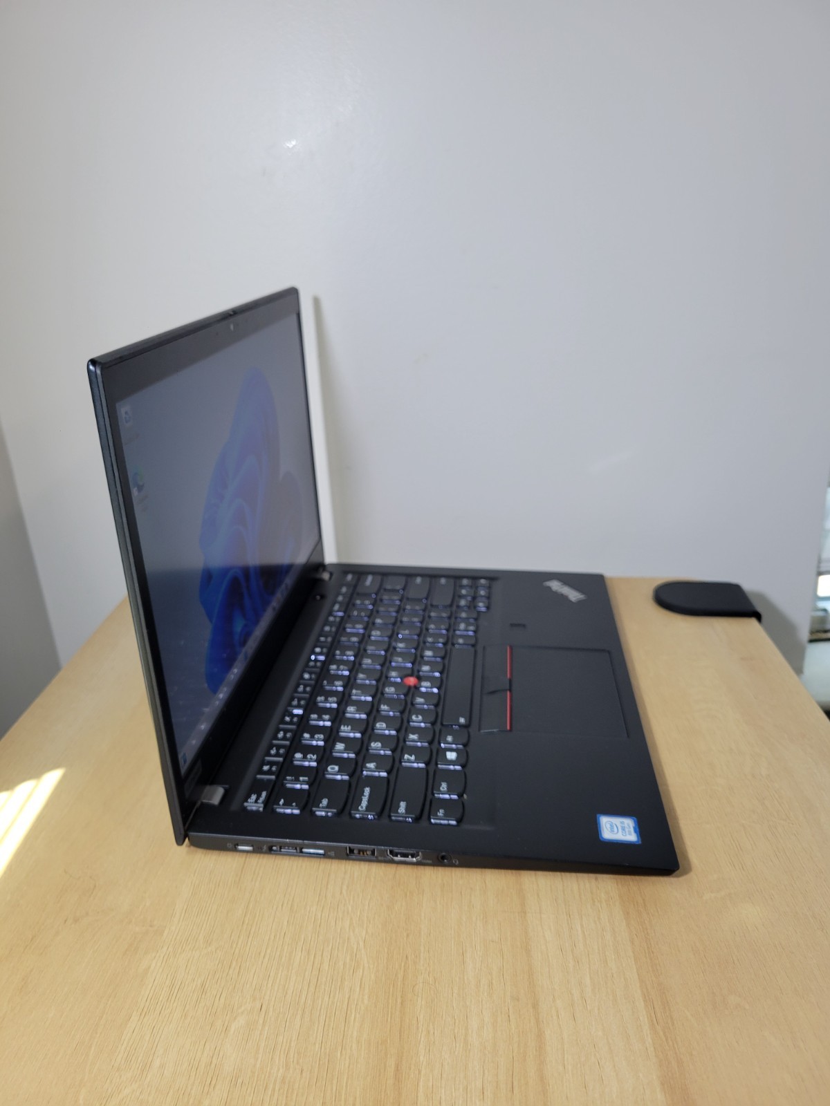 Lenovo Thinkpad T490s i5 8650U 16Gb 256Gb FHD 14″ Touchscreen . Grade B+