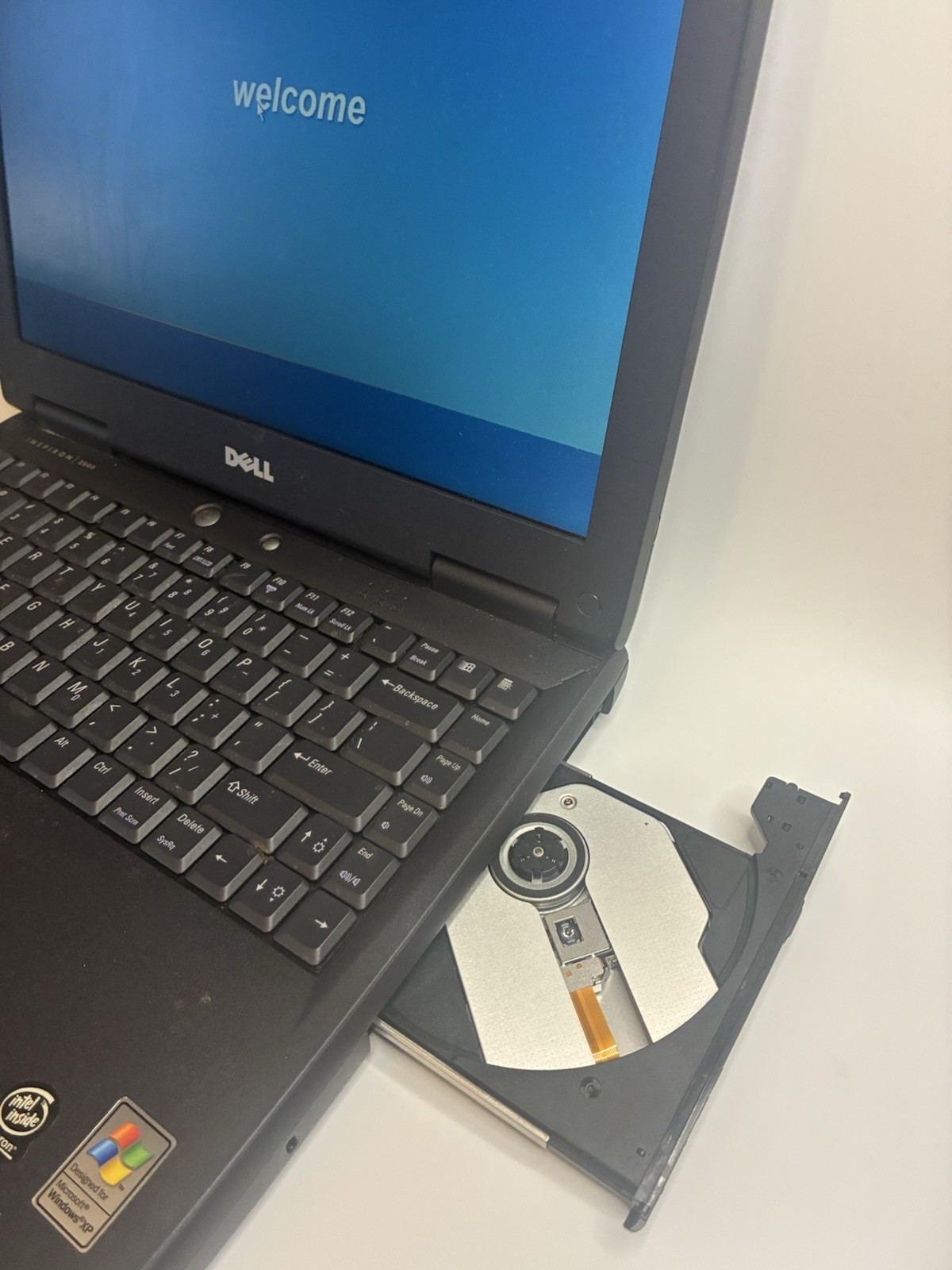 Dell Inspiron 2600 Vintage Gaming Laptop Intel Celeron Windows XP w/ Charger
