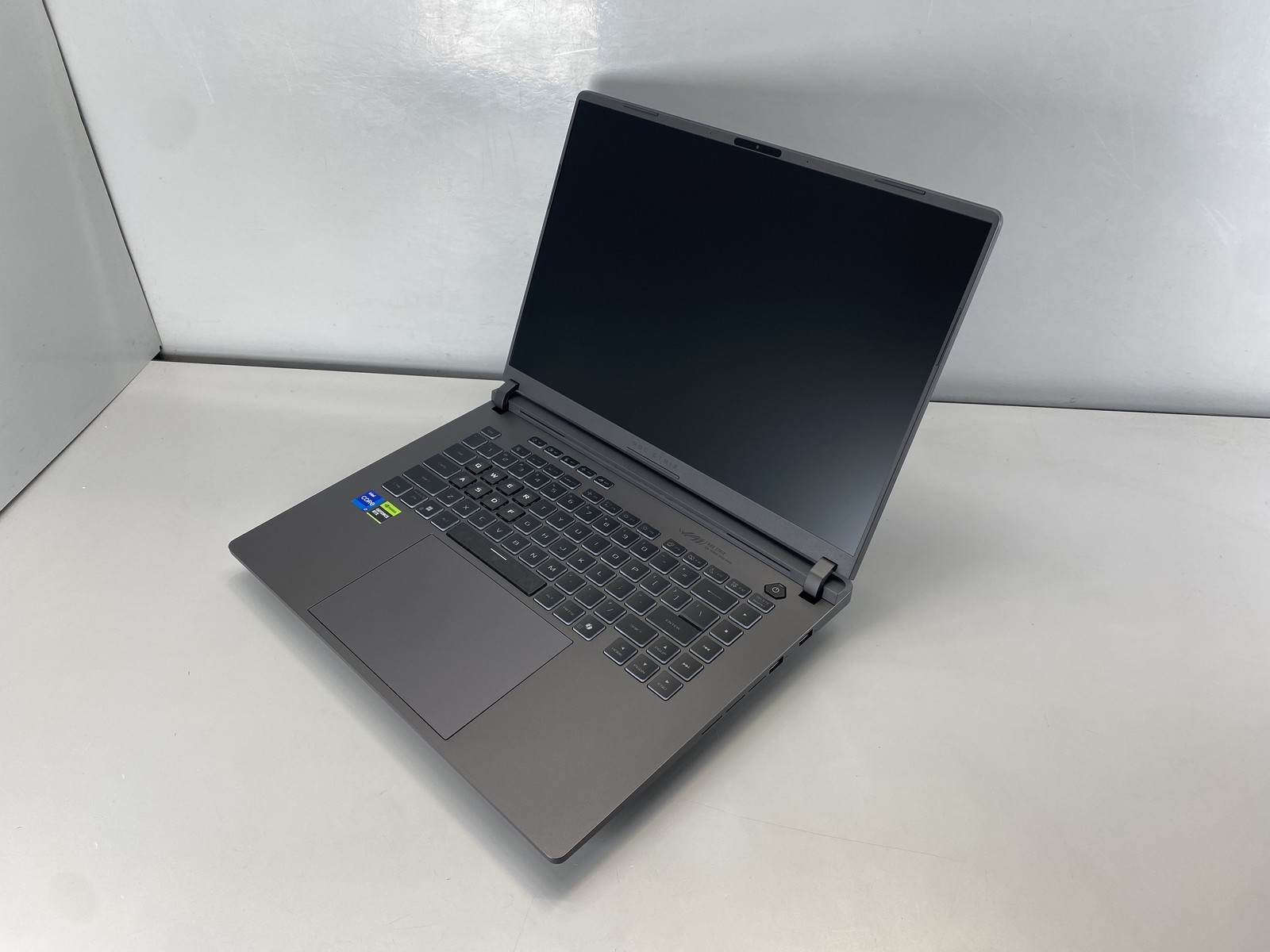 Asus Laptop ROG Strix G16 G615JMR 16″ Intel Core i7-14650HX 1TB RTX 5060