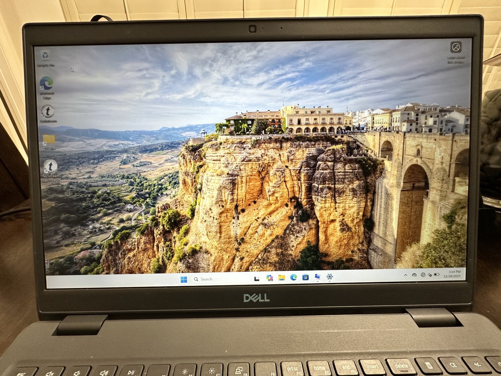 Dell Latitude 3510 15.6” i7-10510U 8GB RAM 256GB SSD Win11 Pro w/130W Charger
