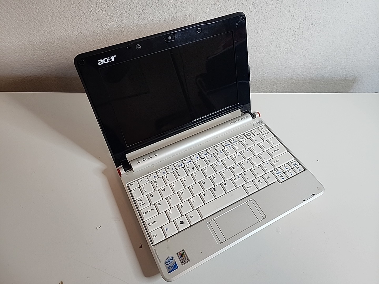 Acer Aspire One Series ZG5 Intel Atom N270 1.60 GHz 1 GB UNTESTED