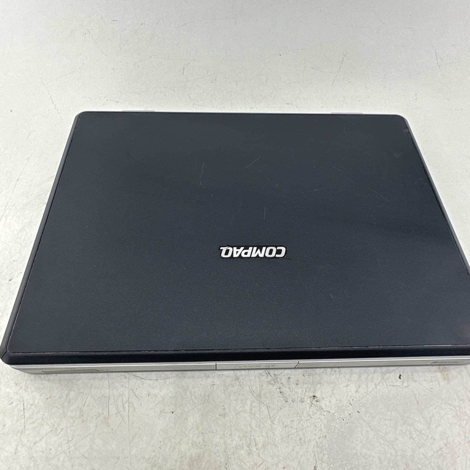 Hewlett-Packard ￼HP Compaq Presario C500 Comes With Ac Adaptor