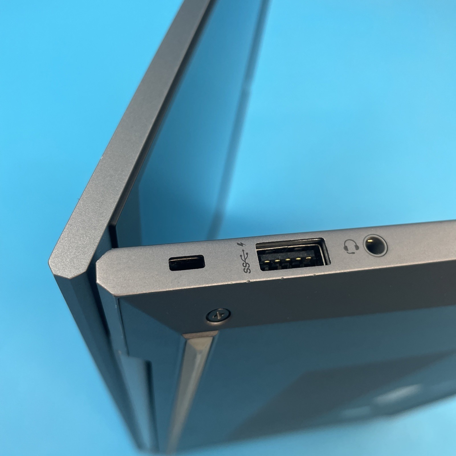 HP ZBook Firefly G8 | i7-1185G7 | 16GB RAM | 512GB SSD | WIN 11 PRO | 74% BATT